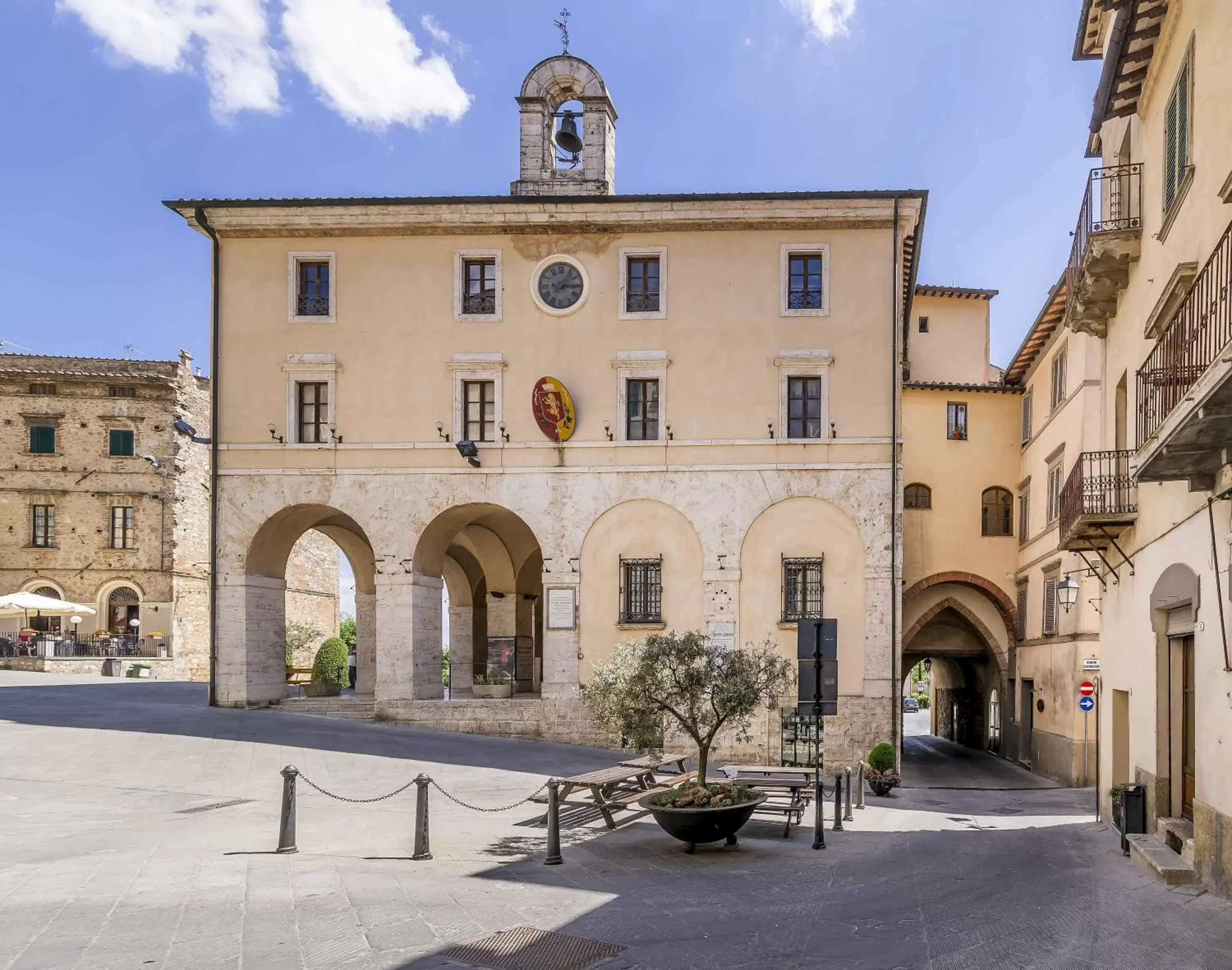 Nearby landmark, Property Building in Palazzo Pio III - Residenza d'epoca