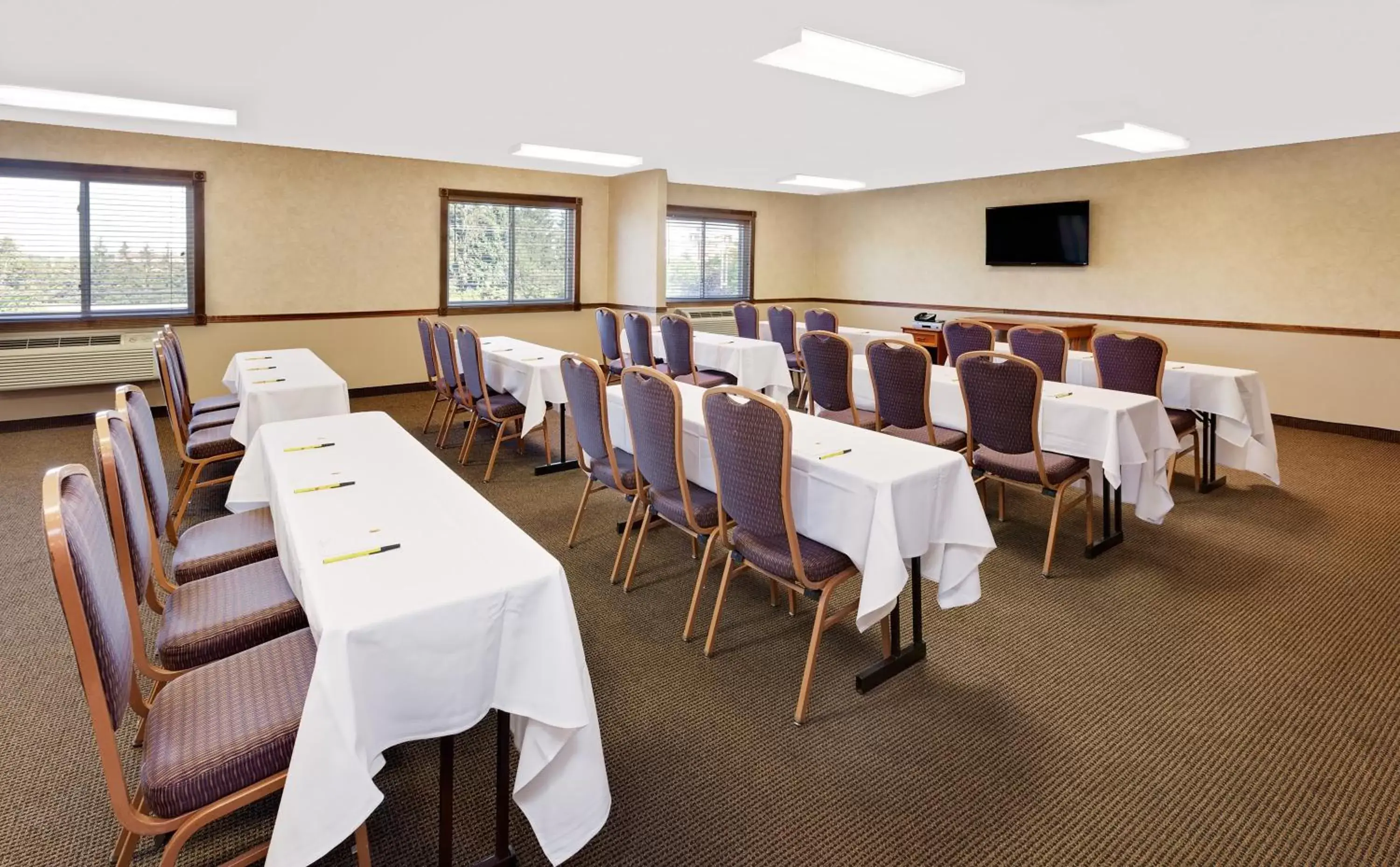 Banquet/Function facilities, Business Area/Conference Room in Super 8 by Wyndham Mt. Pleasant