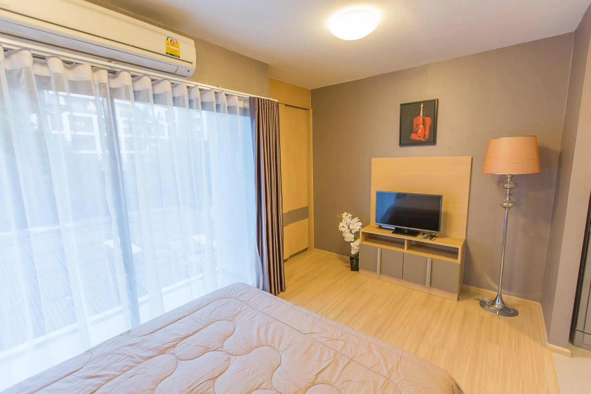 Communal lounge/ TV room, Bed in Like Sukhumvit 22