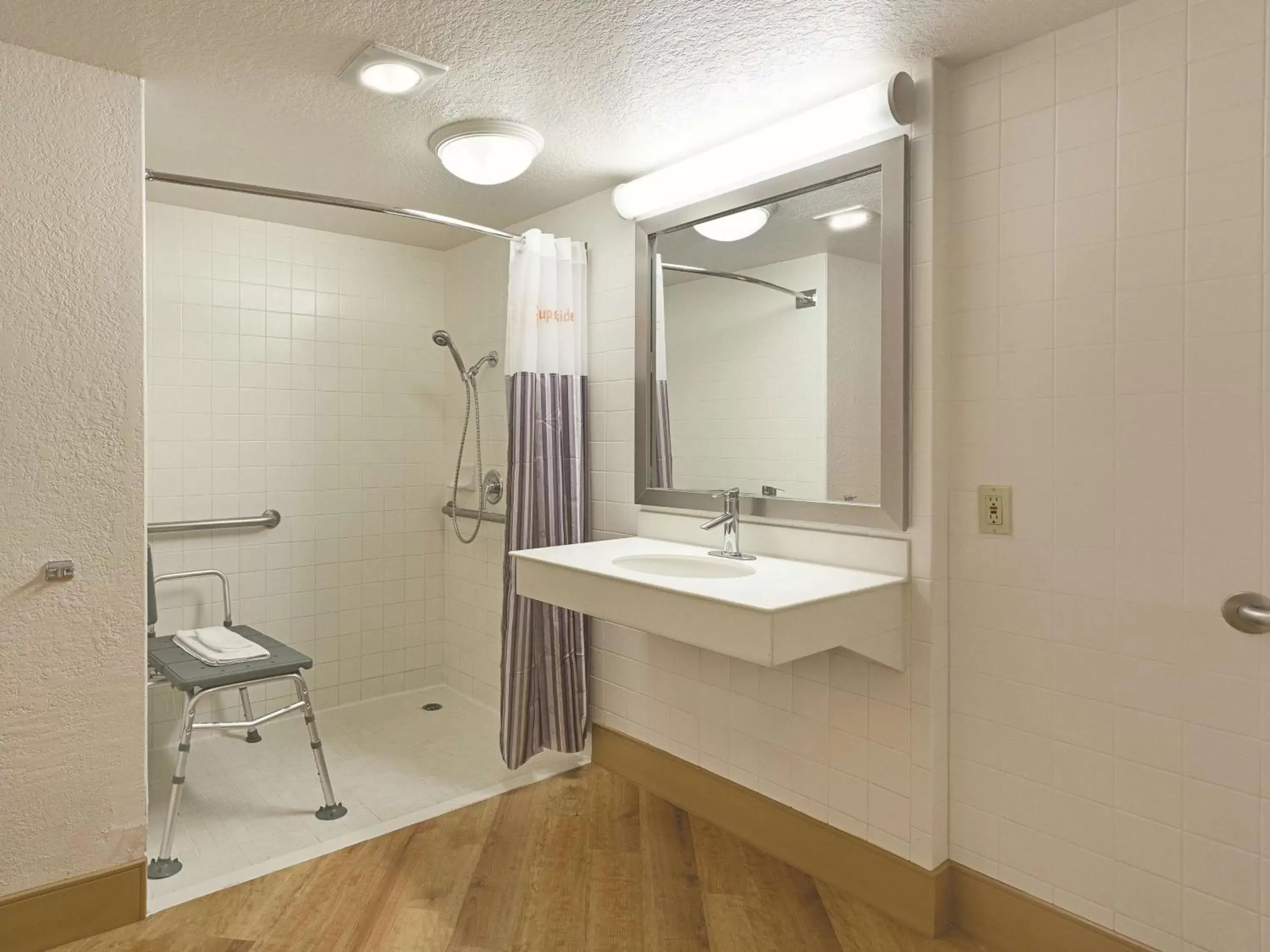 Photo of the whole room, Bathroom in La Quinta Inn by Wyndham San Diego Chula Vista