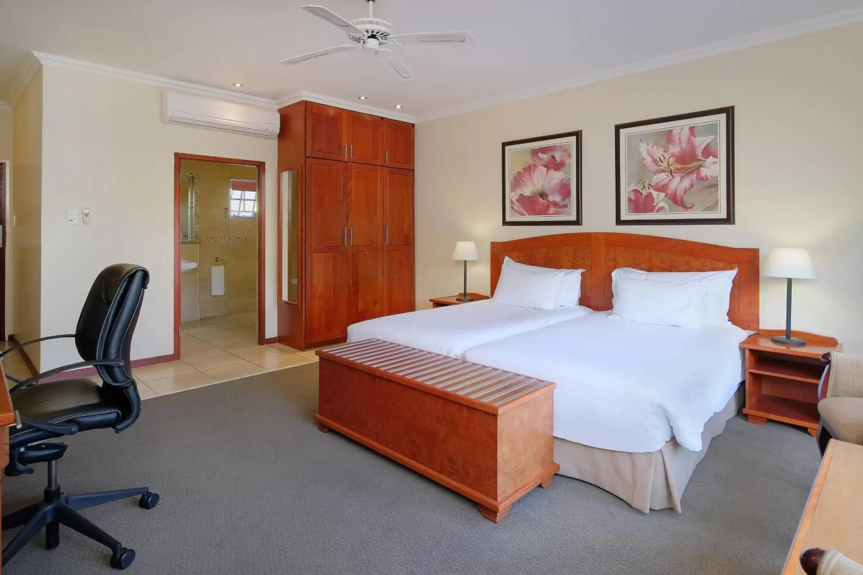 Photo of the whole room, Bed in Protea Hotel by Marriott Polokwane Ranch Resort