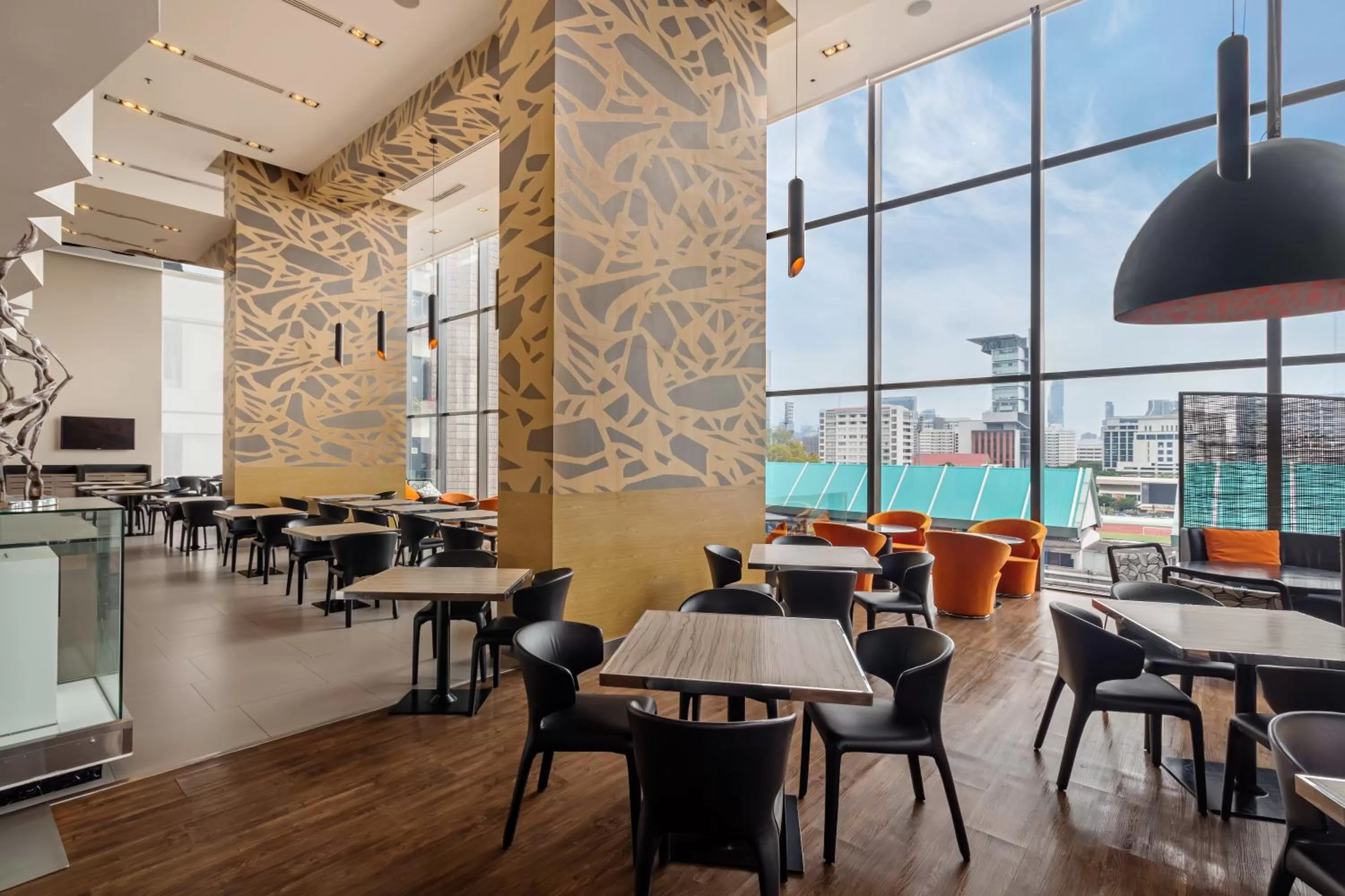 Restaurant/places to eat in Holiday Inn Express Bangkok Siam by IHG