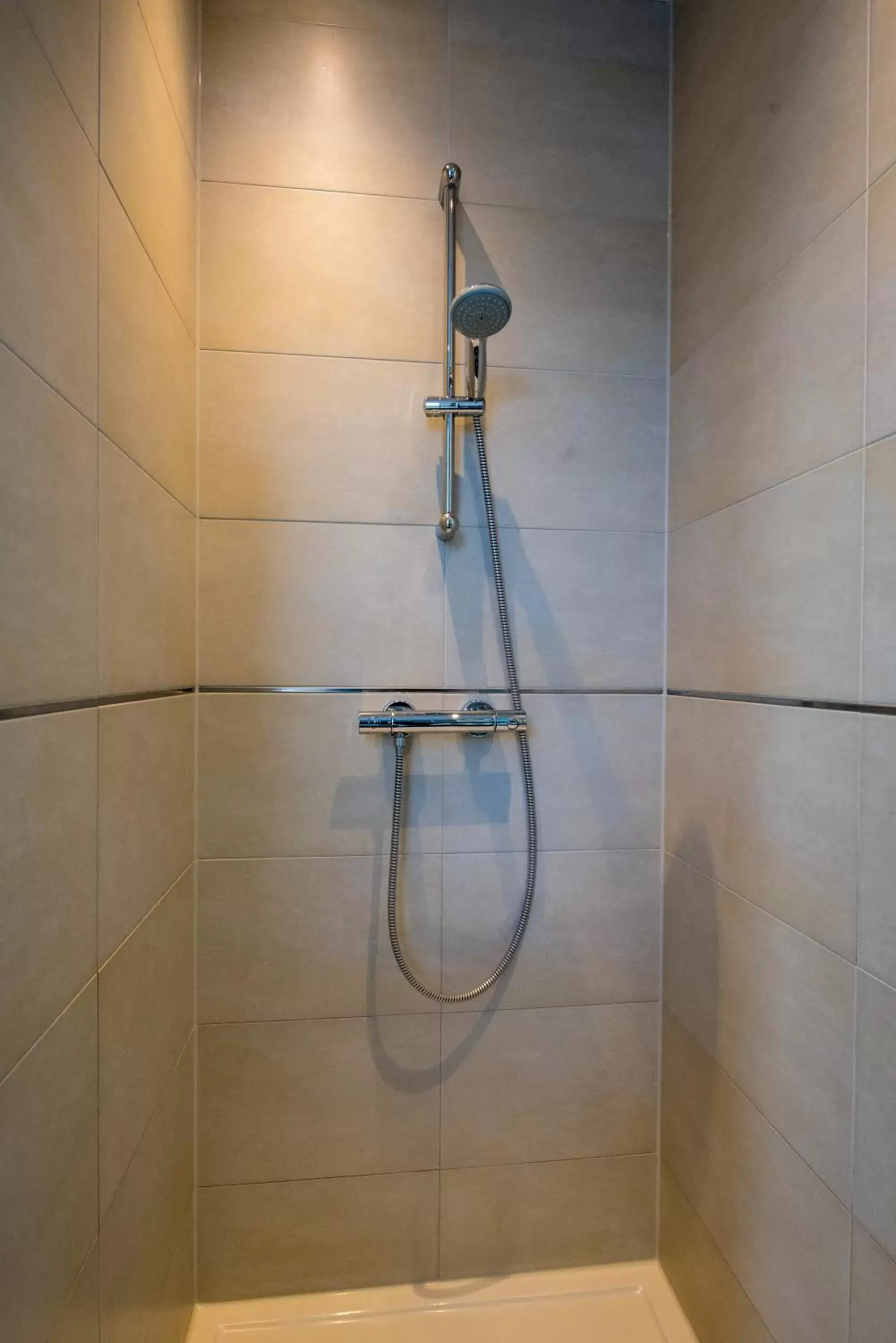 Shower, Bathroom in Flonk Hotel Groningen Centre, BW Signature Collection voorheen Best Western Hotel Groningen Centre