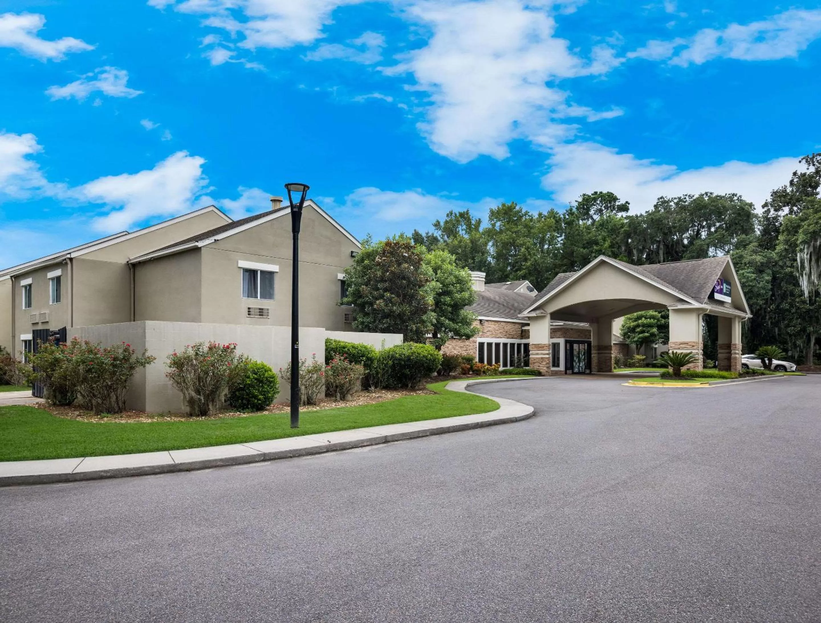 Property building in MainStay Suites Savannah Midtown