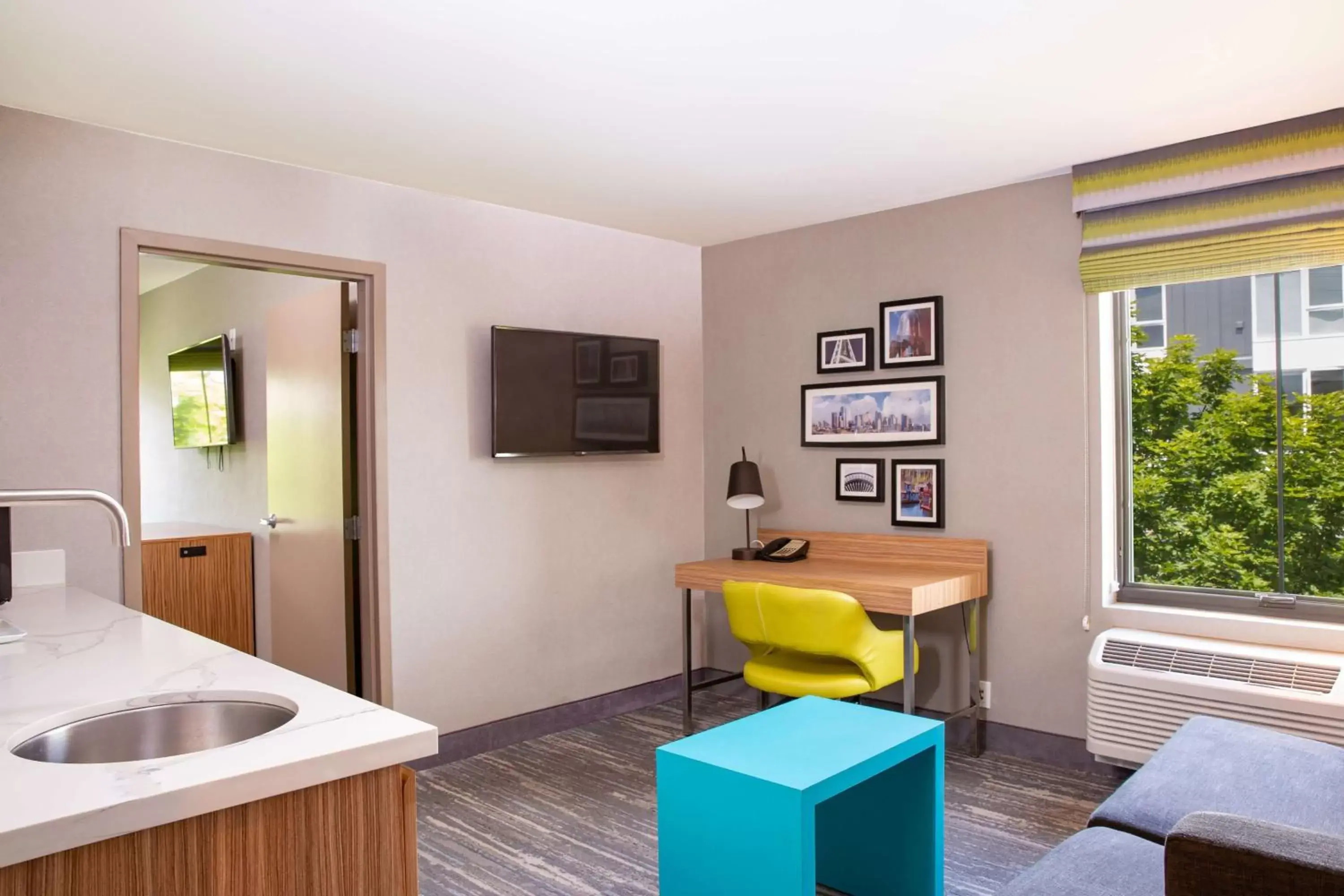 Bedroom, Seating Area in Hampton Inn & Suites Seattle-Downtown
