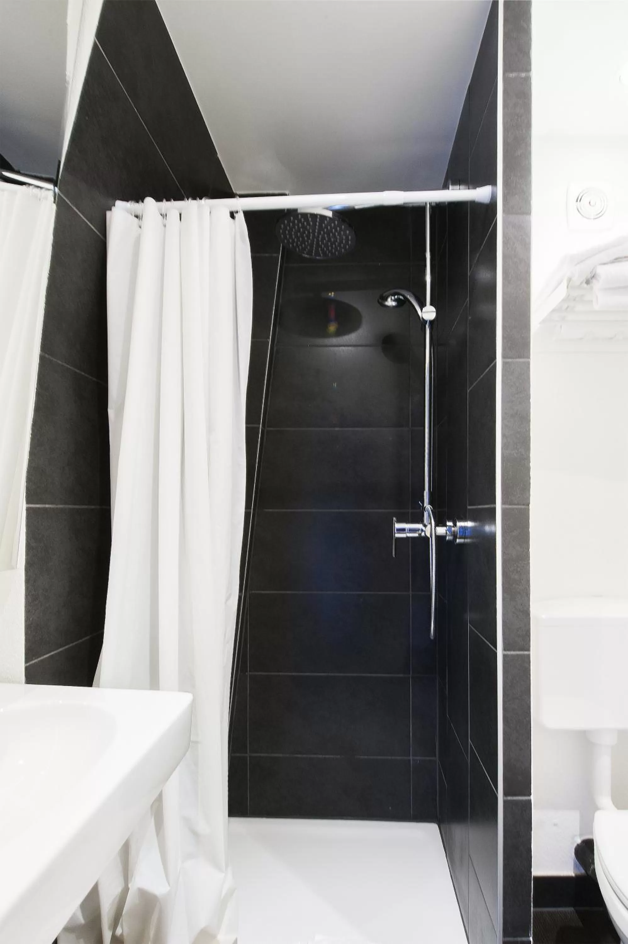 Shower in Hotel Parc & Lac