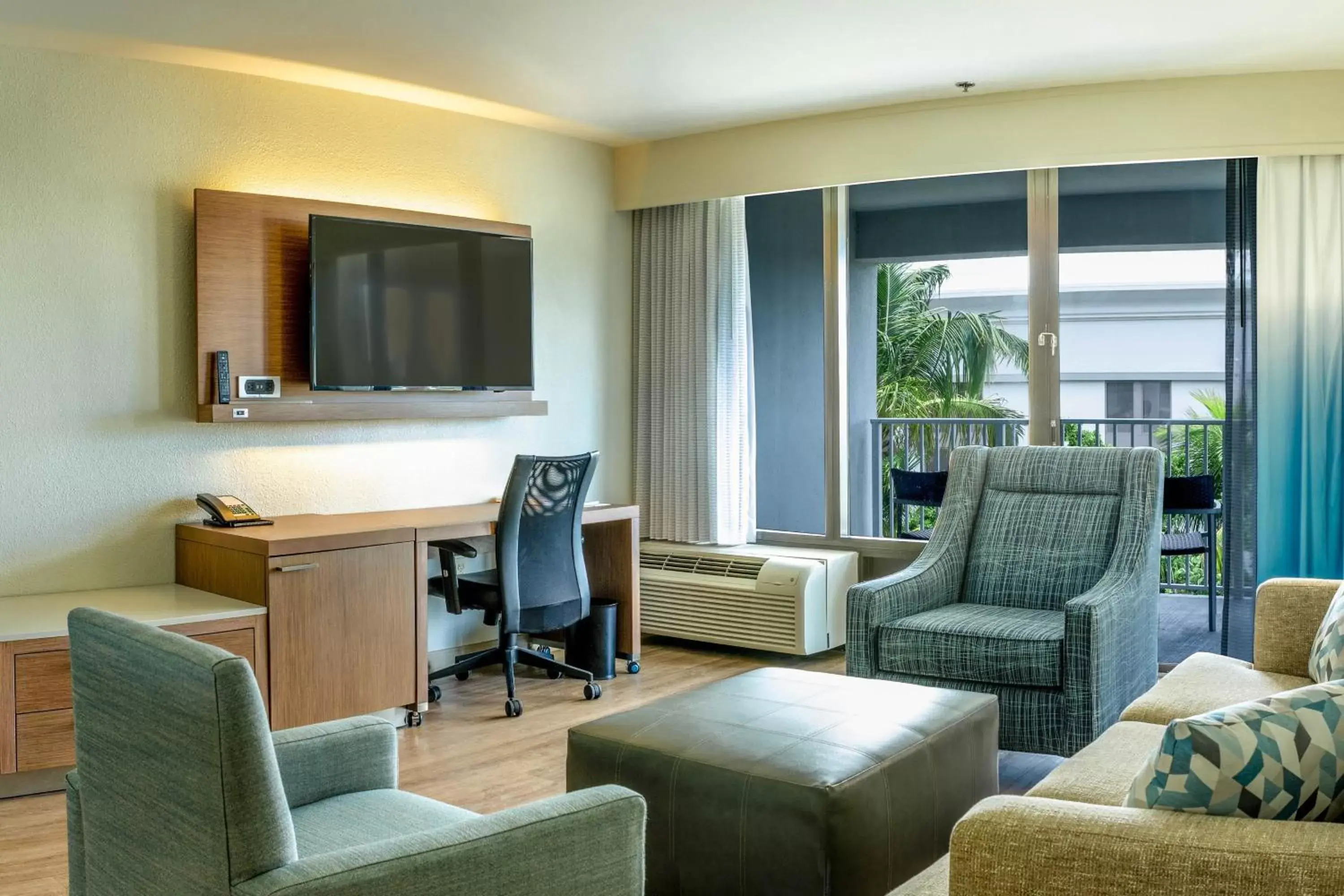 Living room, Seating Area in Courtyard by Marriott - Naples