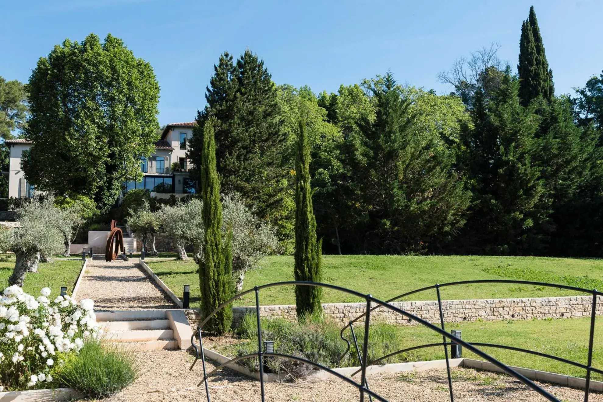 Garden in Les Lodges Sainte-Victoire Hotel & Spa