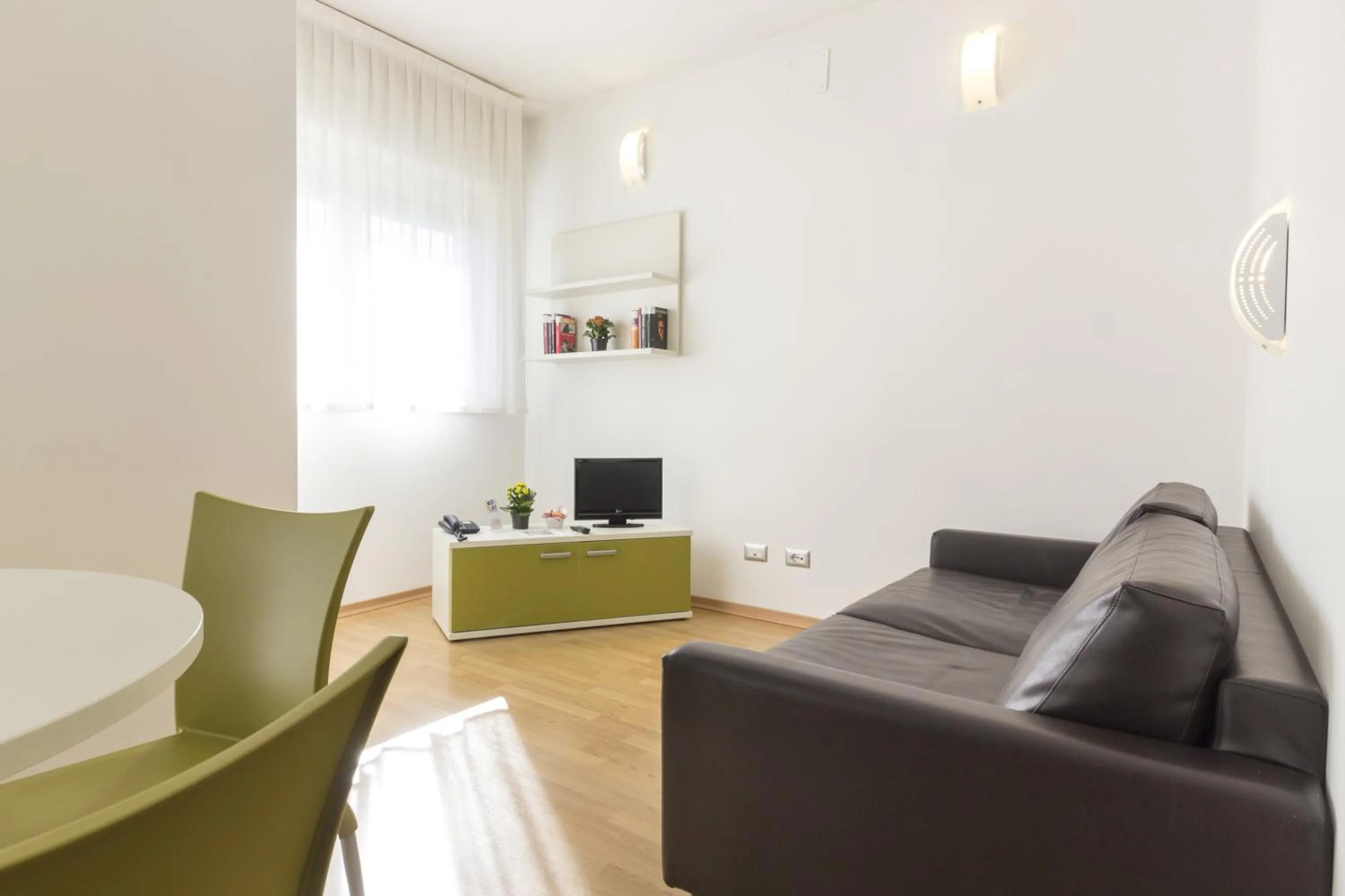 Photo of the whole room in Hotel Sharing