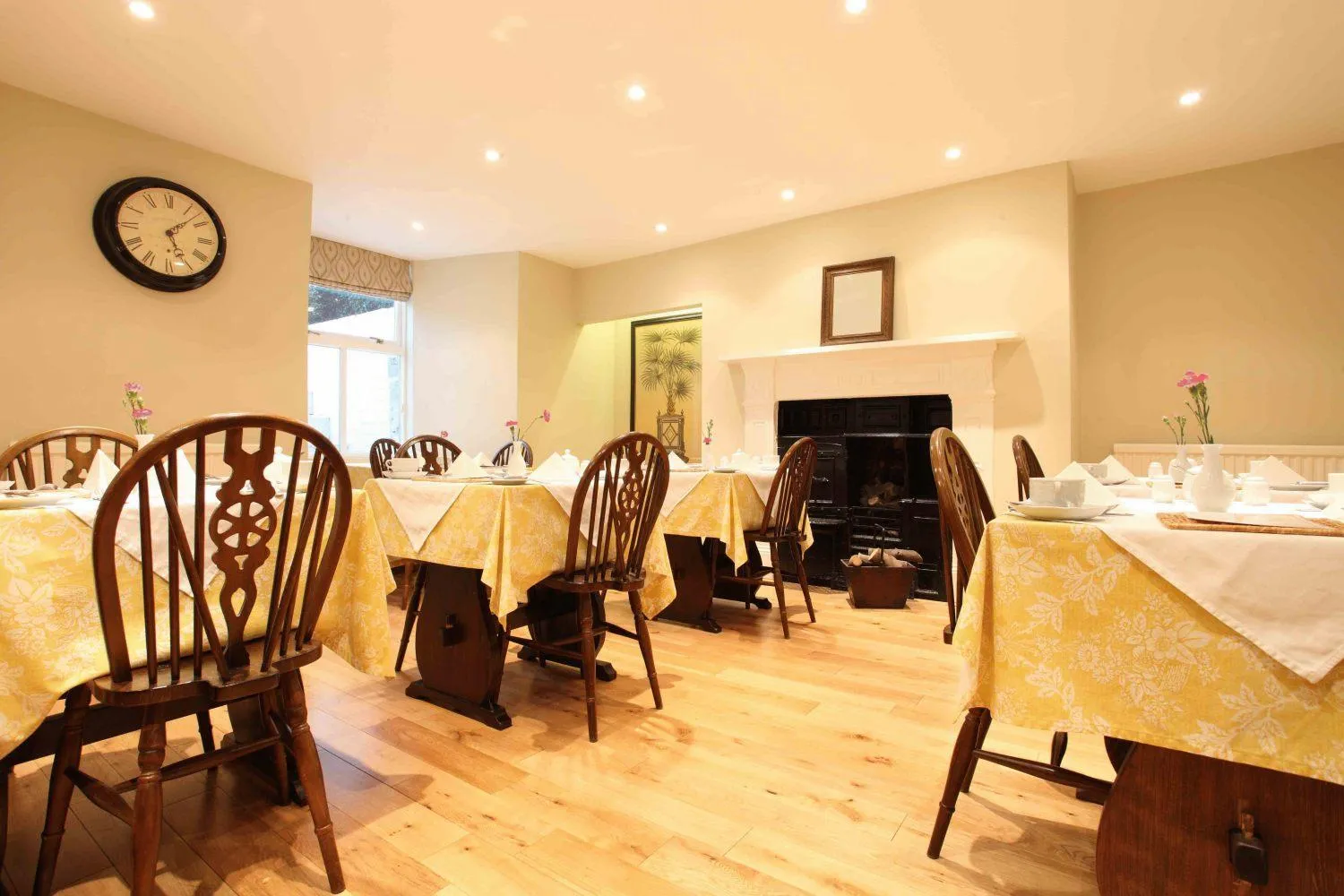 Restaurant/places to eat in Holmwood House Guest Accommodation
