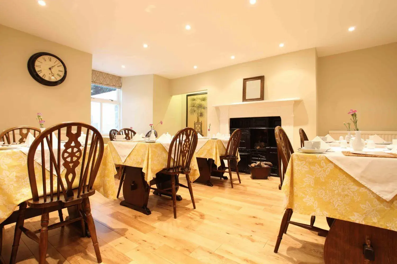 Restaurant/Places to Eat in Holmwood House Guest Accommodation