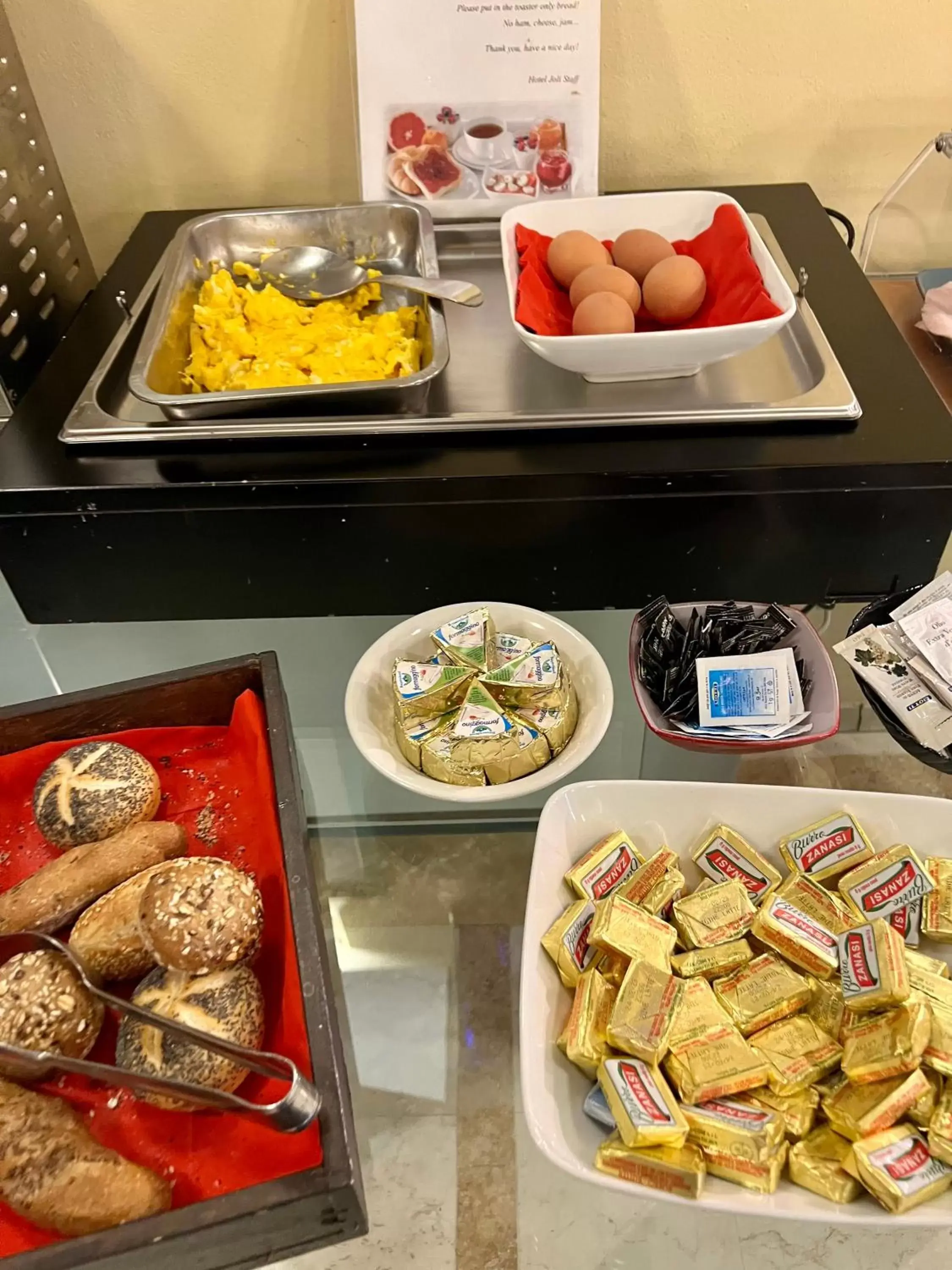 Buffet breakfast, Food in Hotel Joli