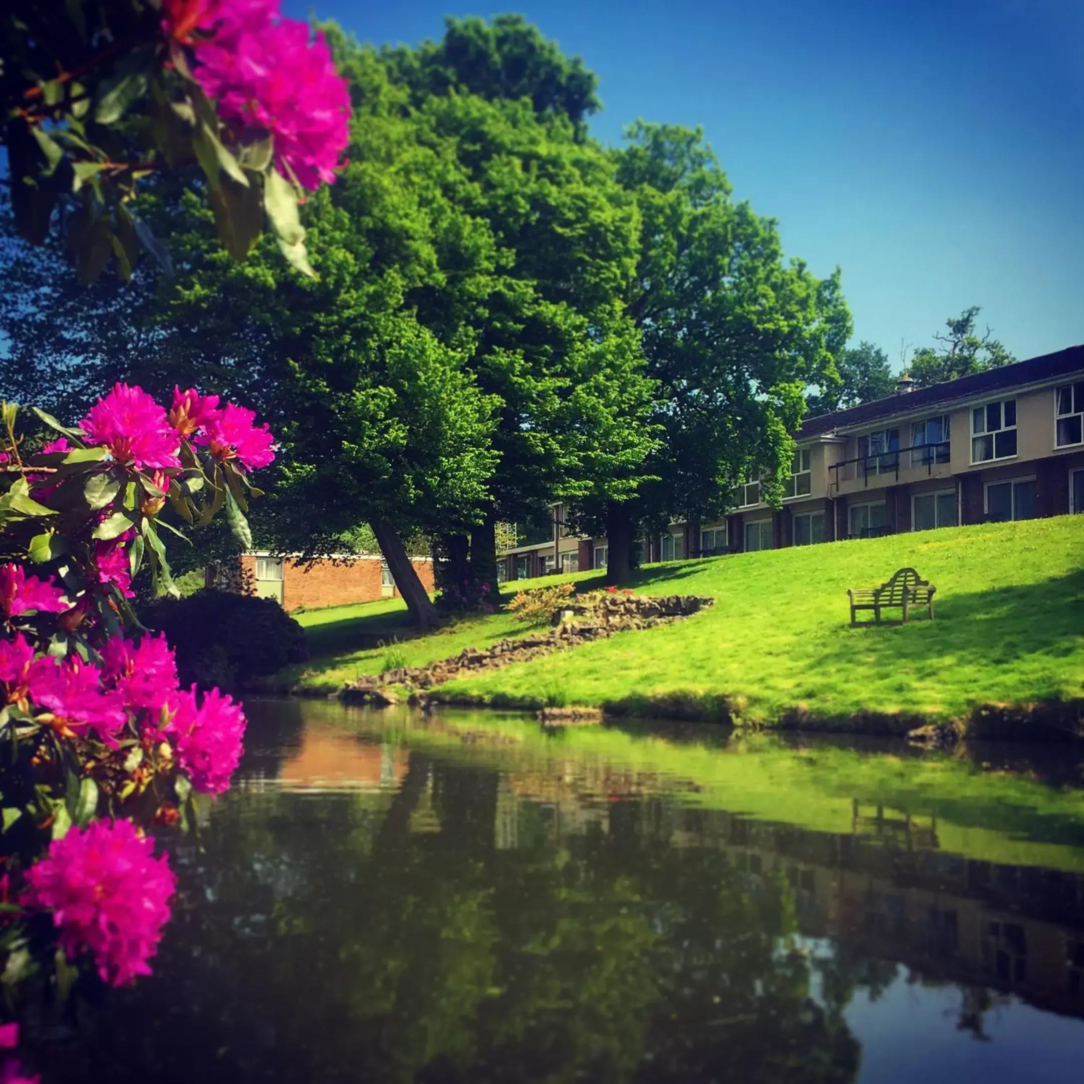 Facade/entrance, Garden in Inn On The Lake