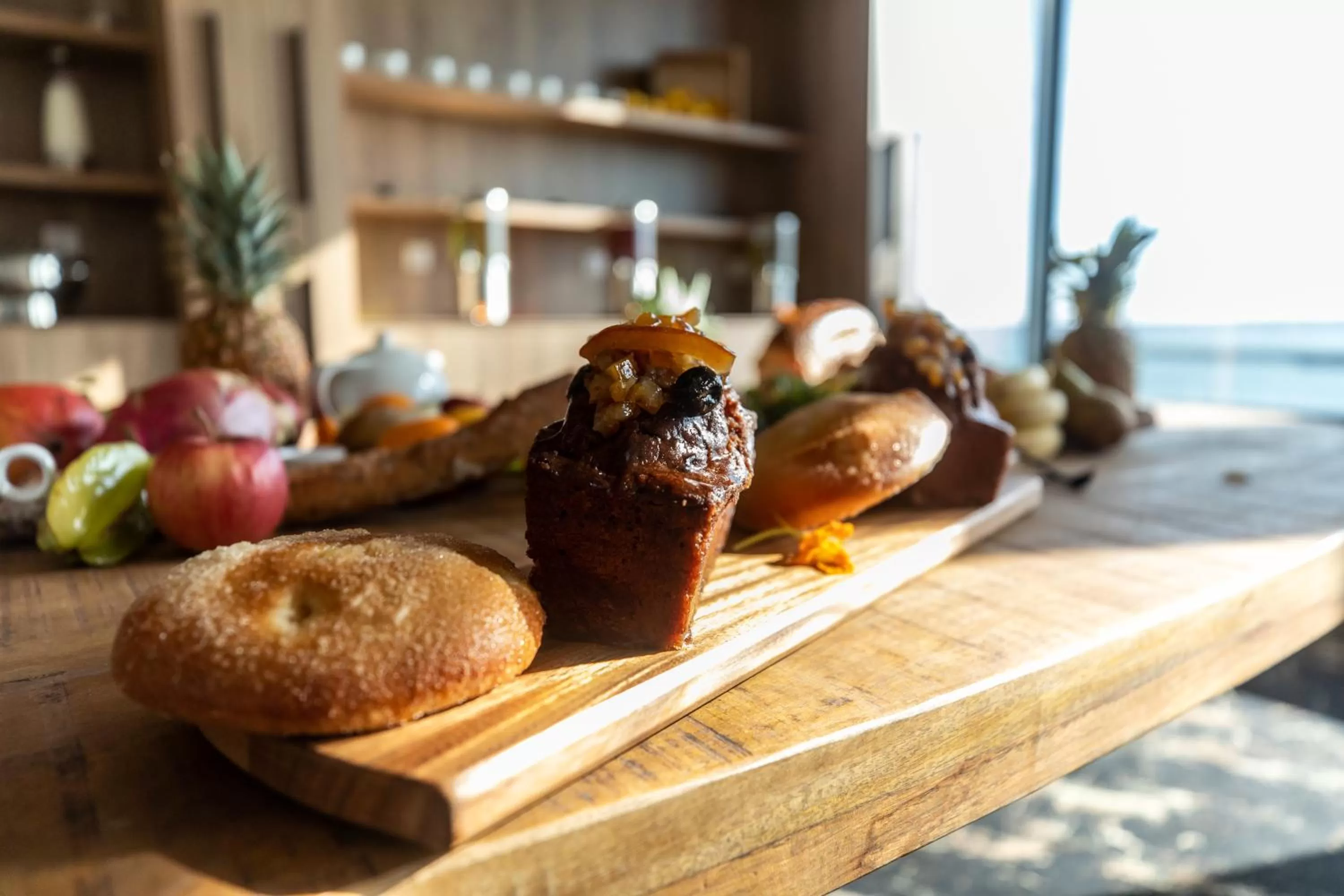 Buffet breakfast in Le Barracuda & Spa, Centre Port, pieds dans l'eau, vue mer