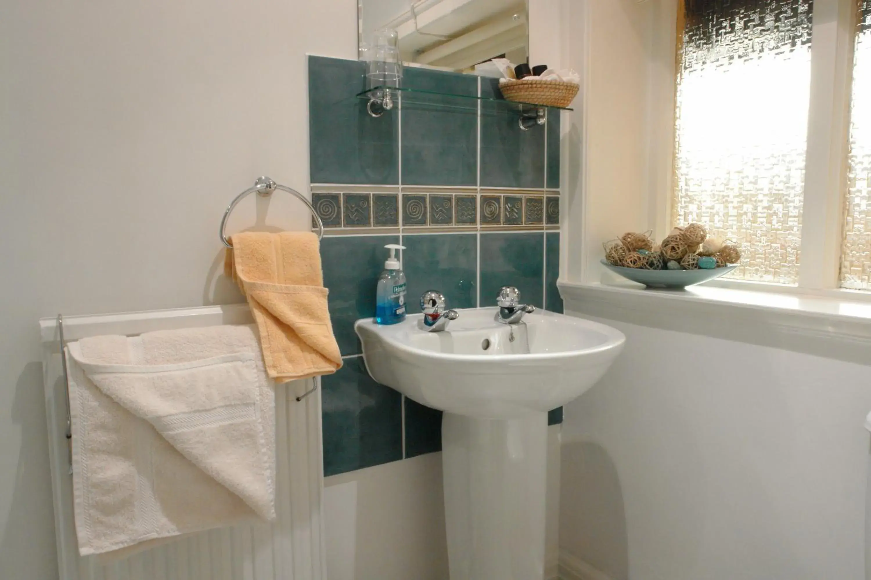 Bathroom in Midway Guest House