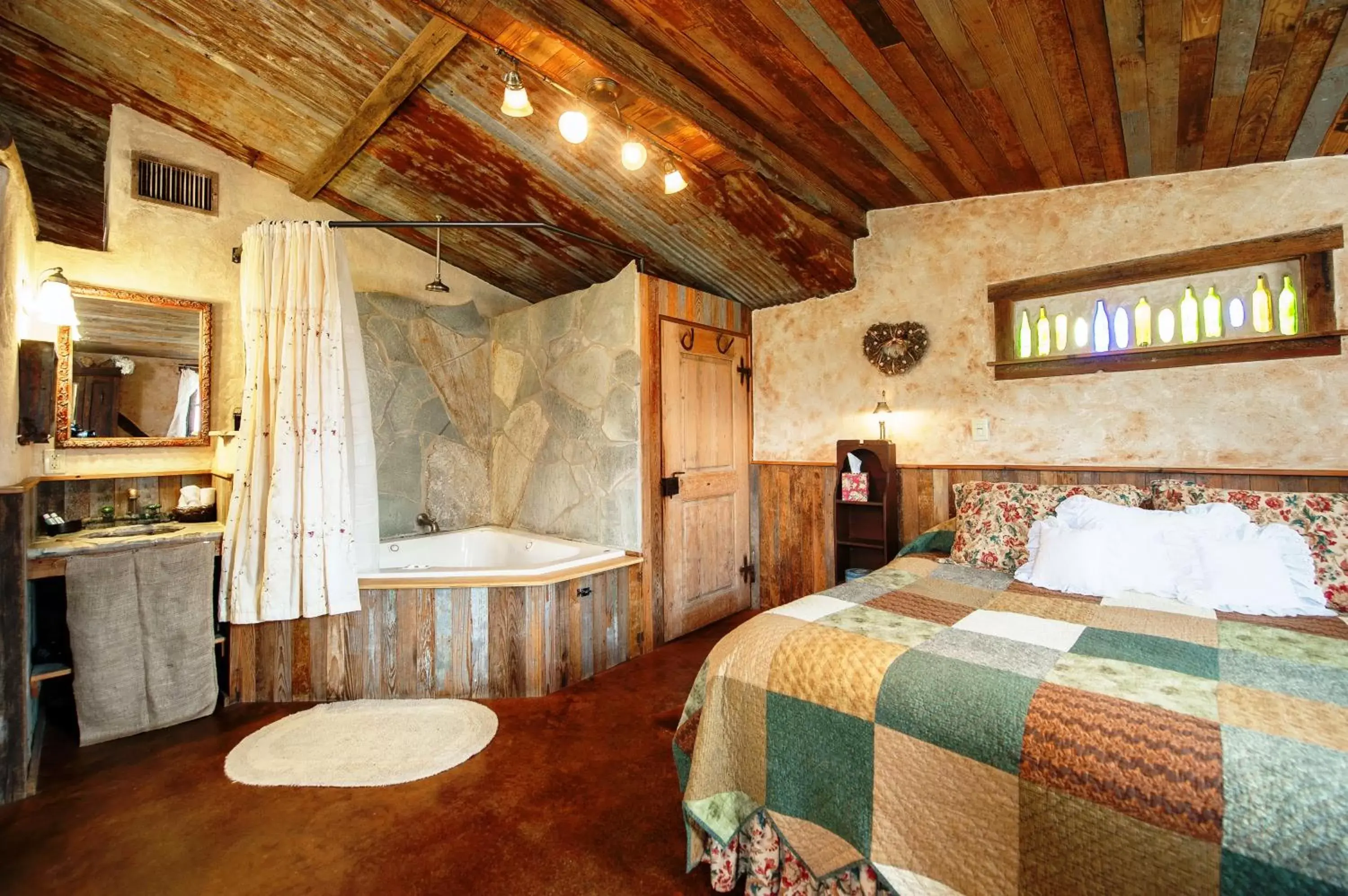 Bathroom, Bed in Barons CreekSide Resort