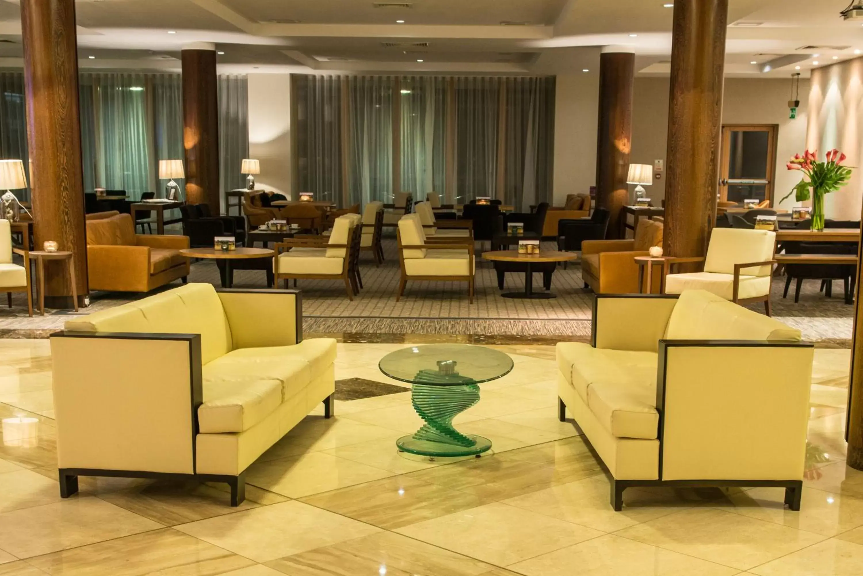 Lounge or bar, Restaurant/Places to Eat in East Sussex National Hotel, Golf Resort & Spa