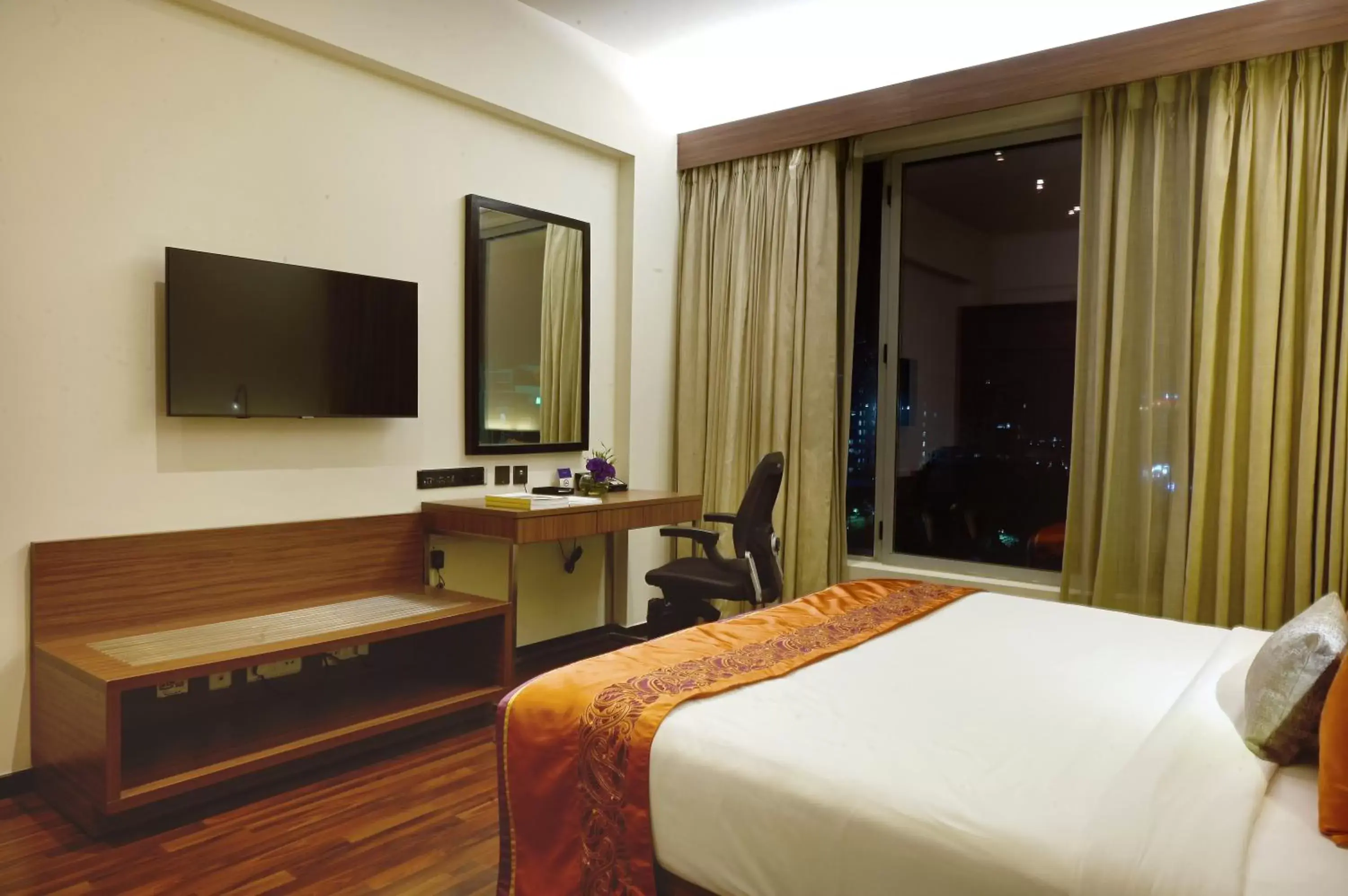 Bedroom, Bed in Vivanta Kolkata EM Bypass