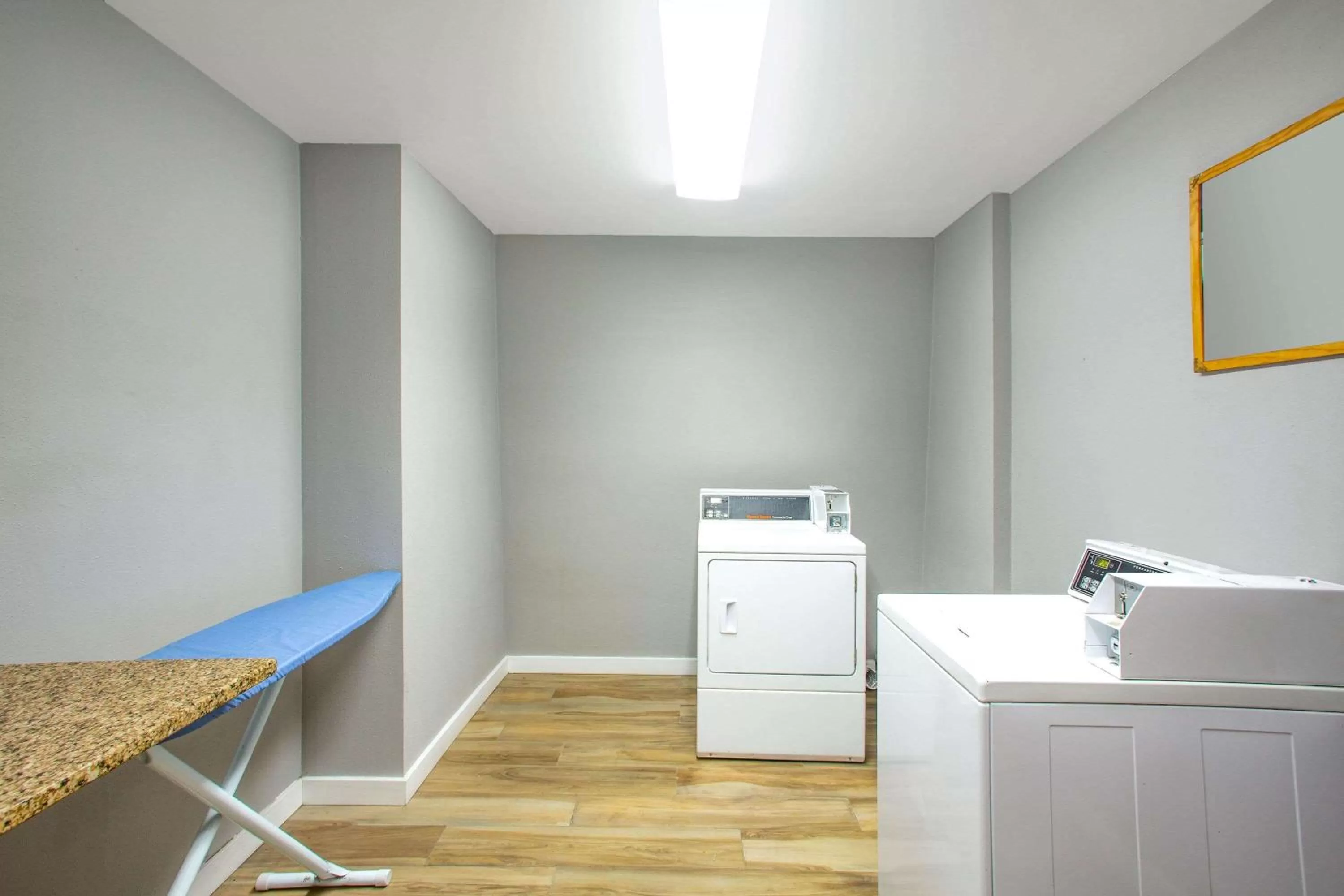 On site in La Quinta Inn by Wyndham St. Louis Hazelwood - Airport North