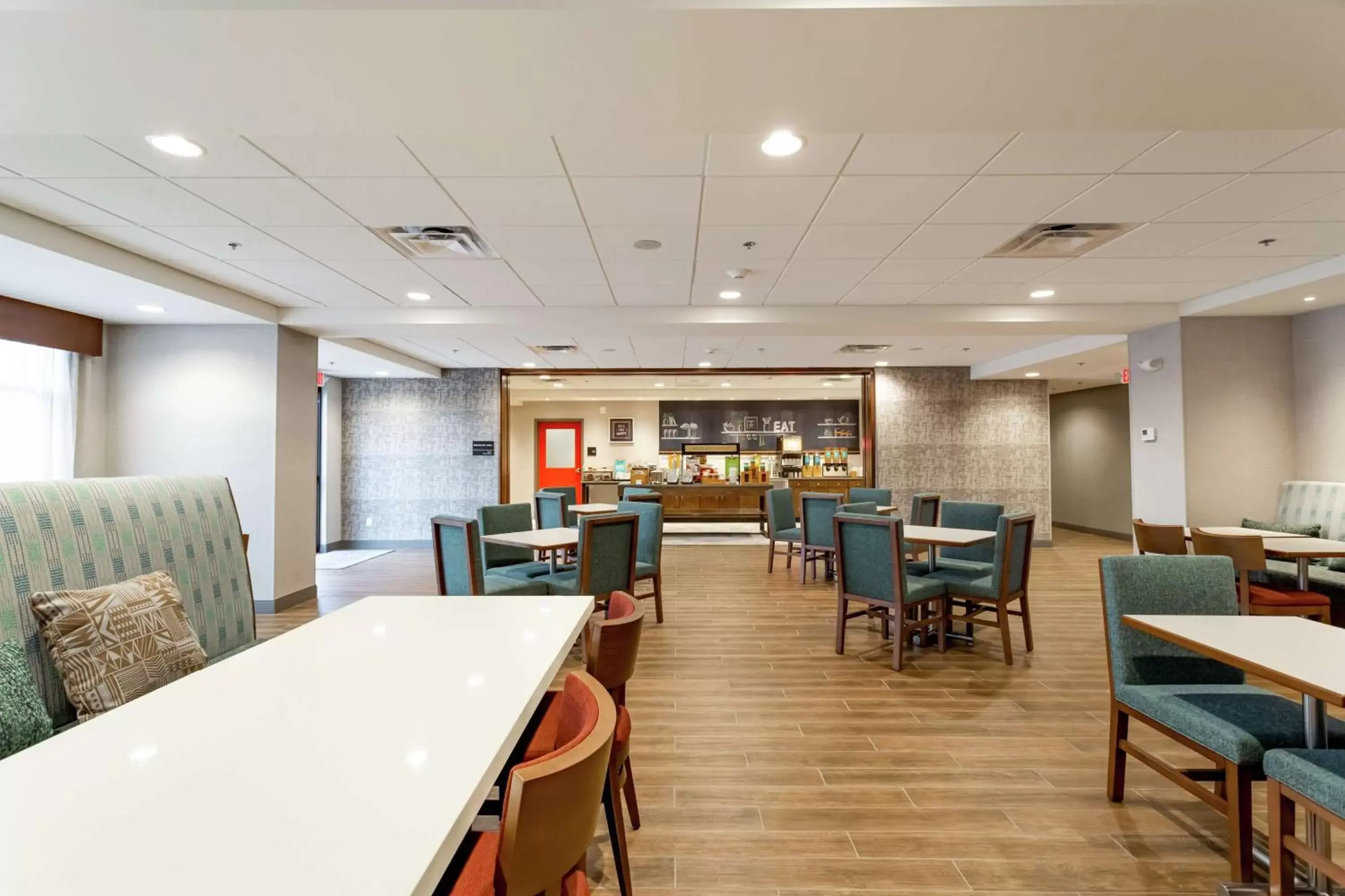 Breakfast, Restaurant/Places to Eat in Hampton Inn Madison, OH