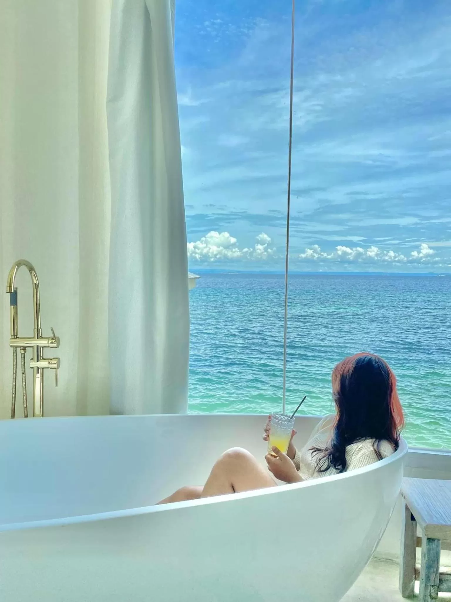 People in Sugarsea Inn & Dive shop