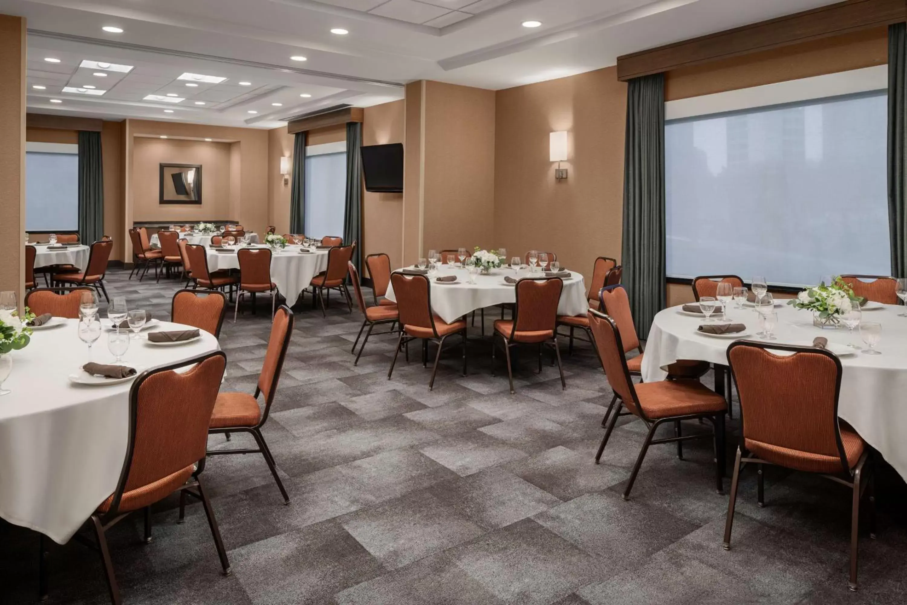 Meeting/conference room, Restaurant/Places to Eat in Hilton Garden Inn Minneapolis Downtown