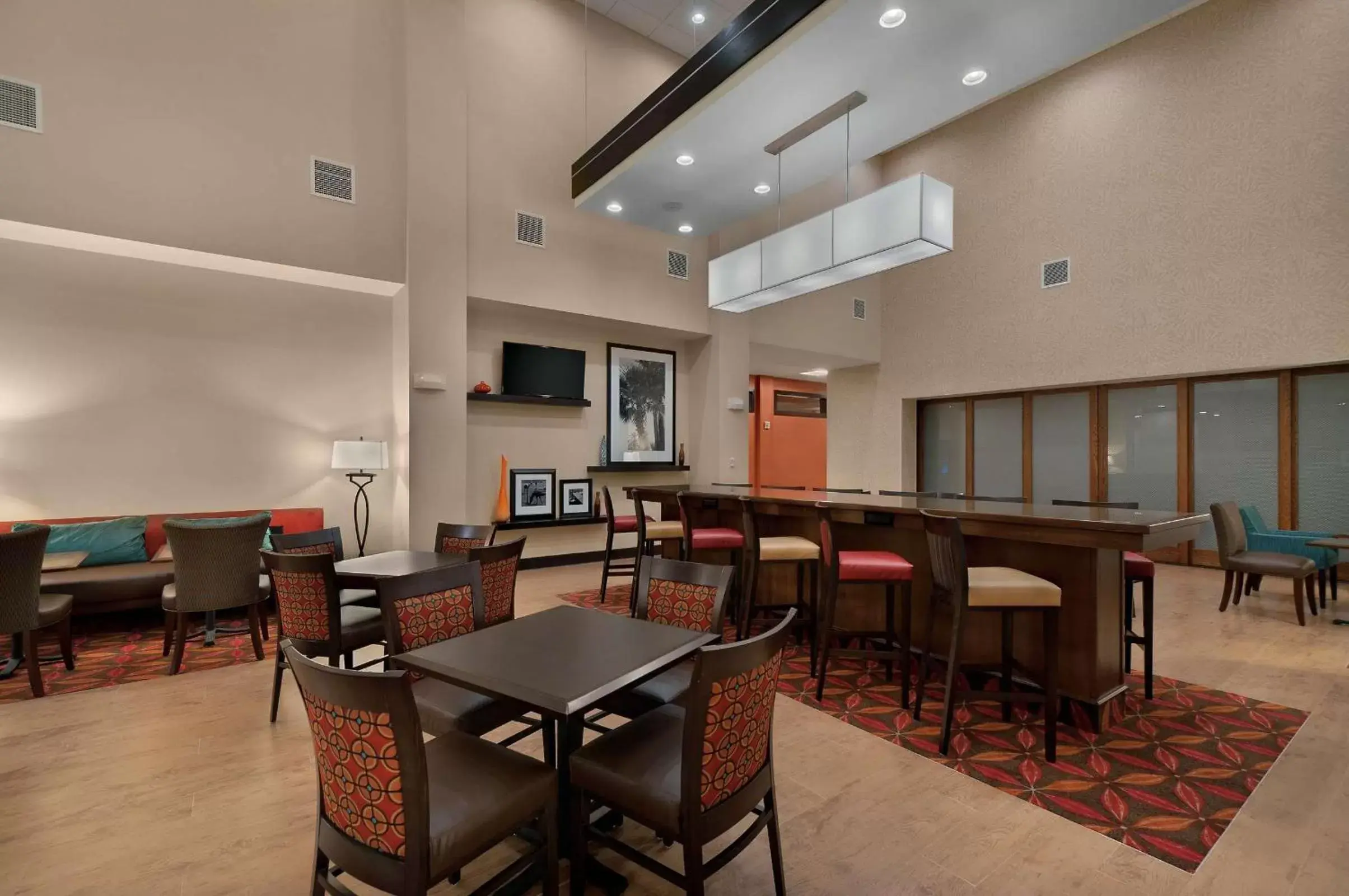 Lobby or reception, Lounge/Bar in Hampton Inn & Suites Tampa Northwest/Oldsmar