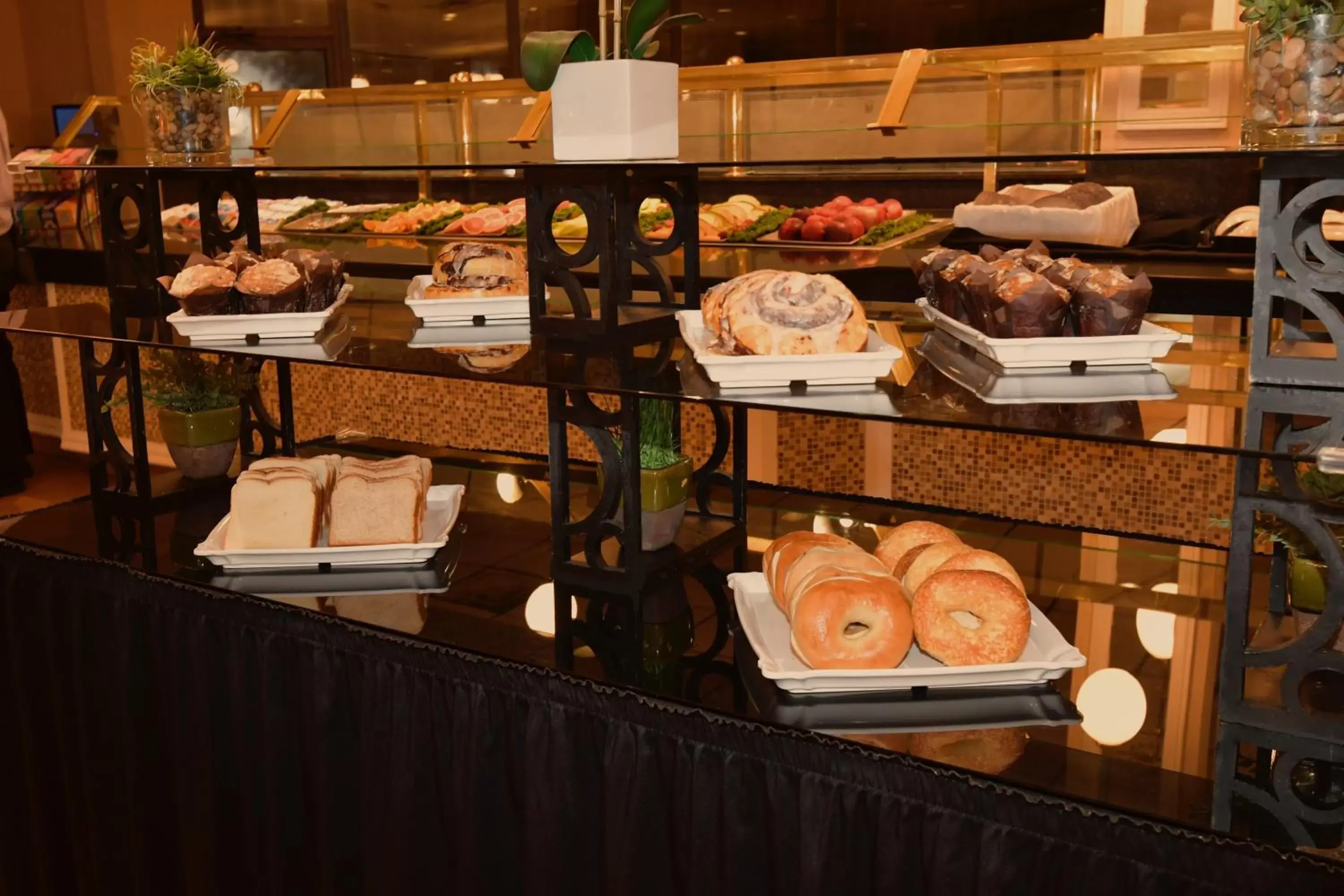 Food and drinks in Ramada by Wyndham Jacksonville Hotel & Conference Center