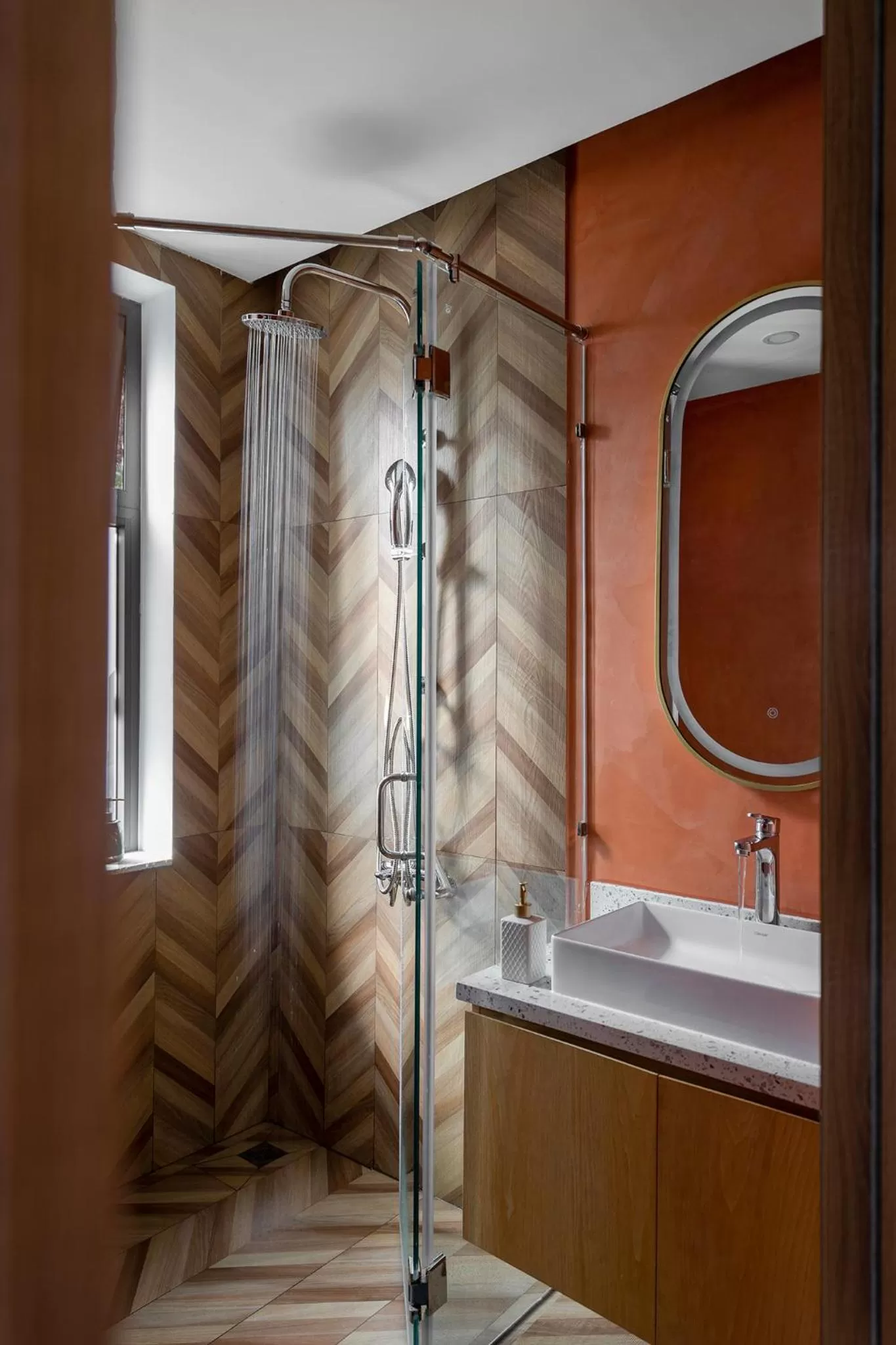 Shower in De La Sol Villa Dalat