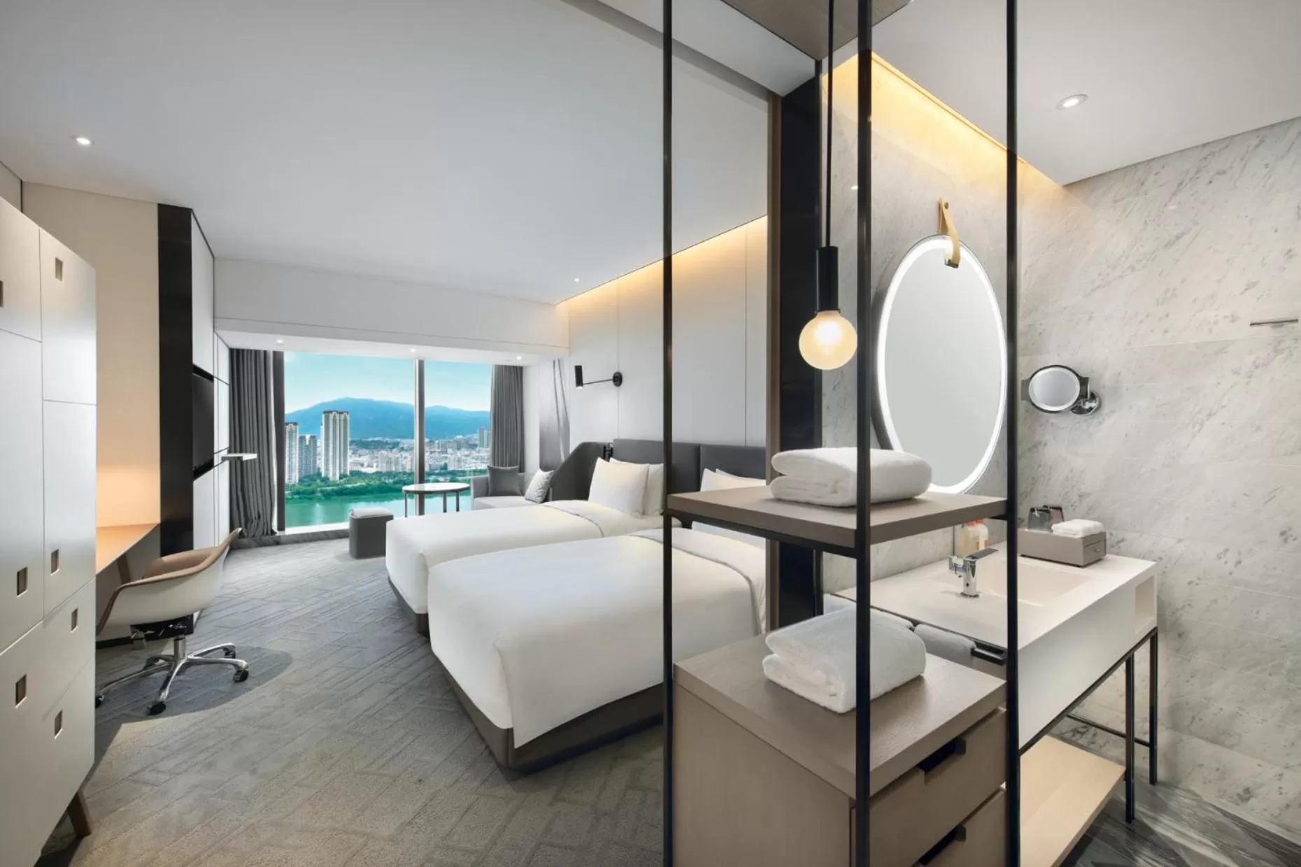 Photo of the whole room, Bed in Crowne Plaza Quanzhou Riverview by IHG