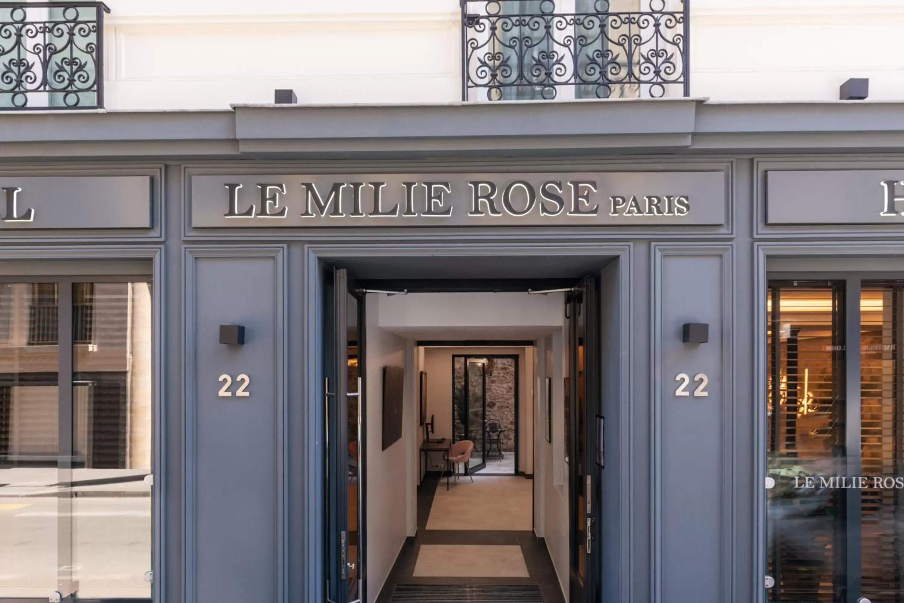 Facade/entrance in Hôtel Le Milie Rose