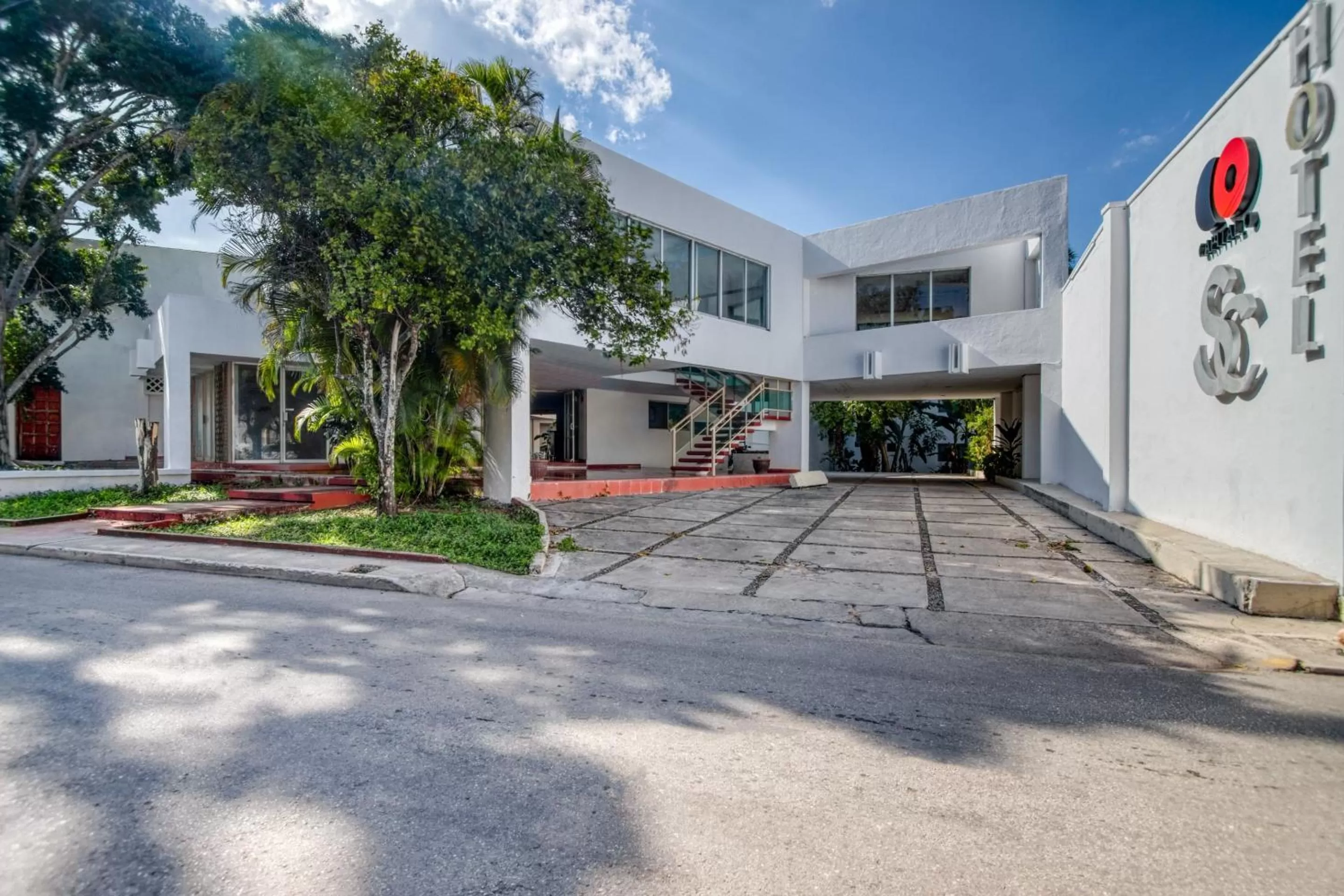 Facade/entrance, Property Building in Hotel San Carlos