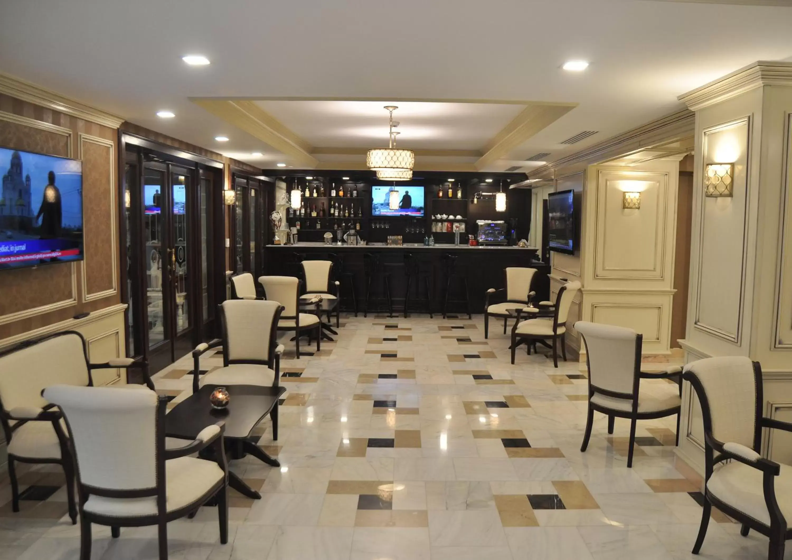 Lounge or bar, Restaurant/Places to Eat in Best Western Central Hotel