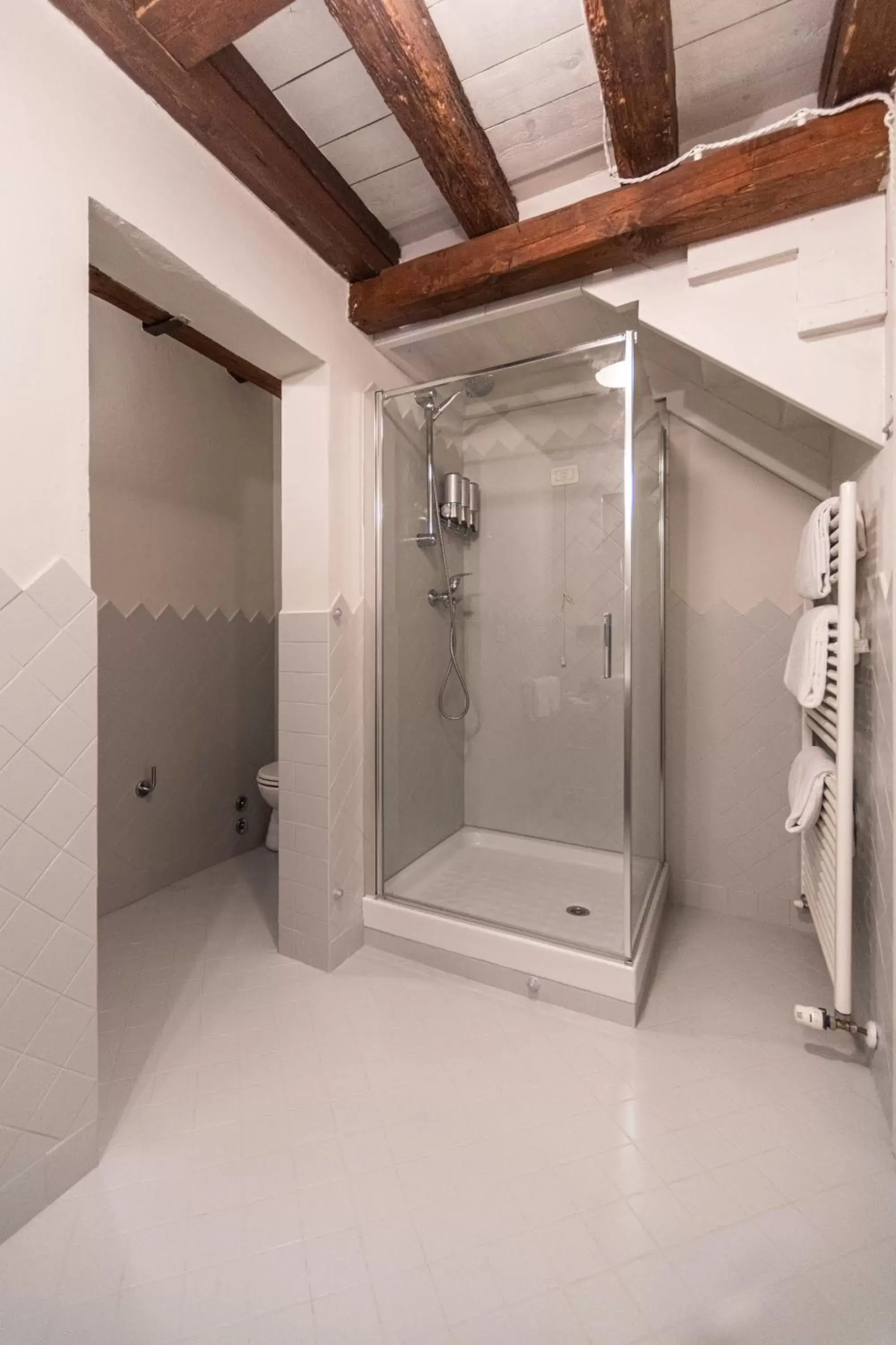 Shower, Bathroom in Villa Clementina - Prosecco Country Hotel