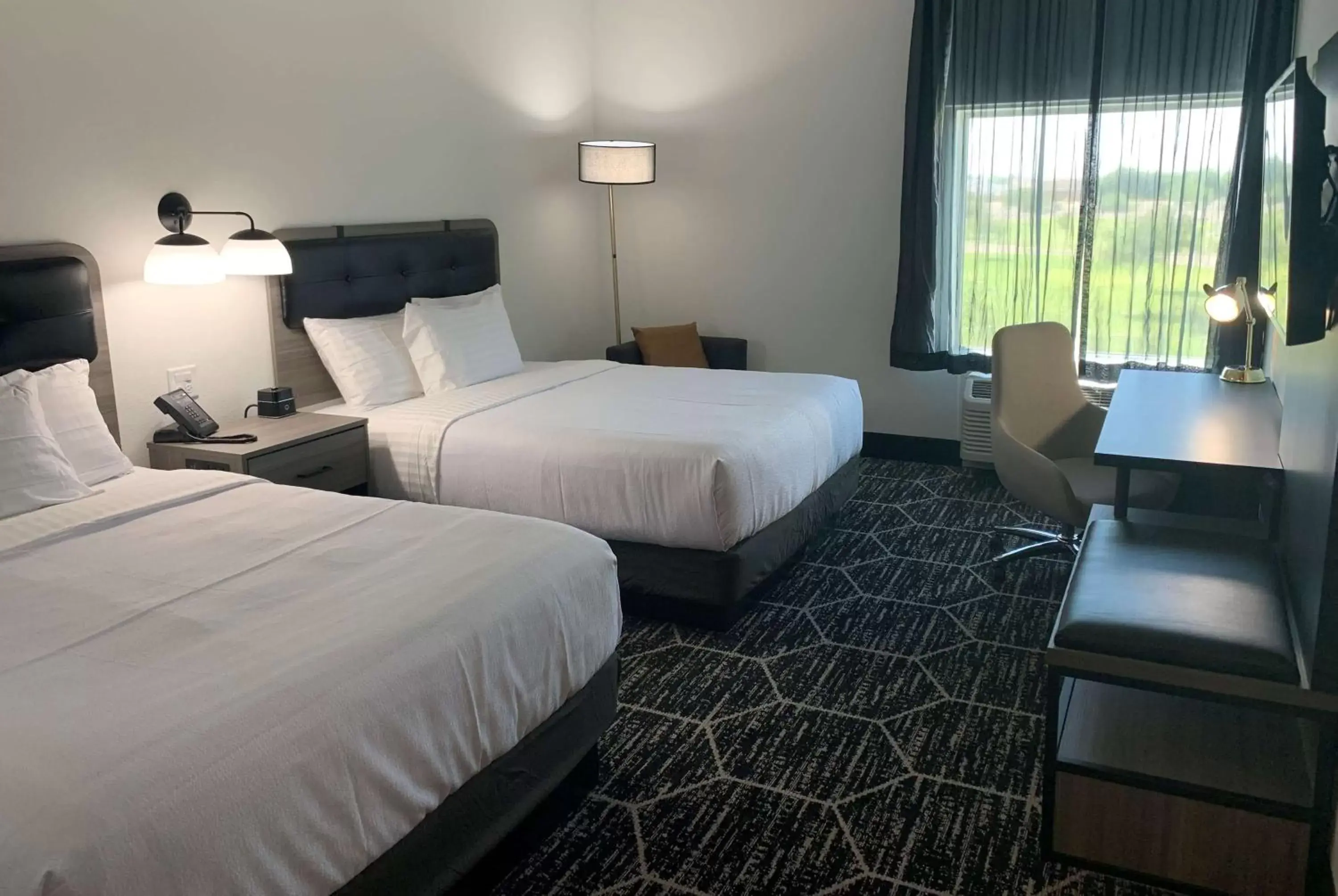 Photo of the whole room, Bed in La Quinta Inn & Suites by Wyndham Maricopa Copper Sky