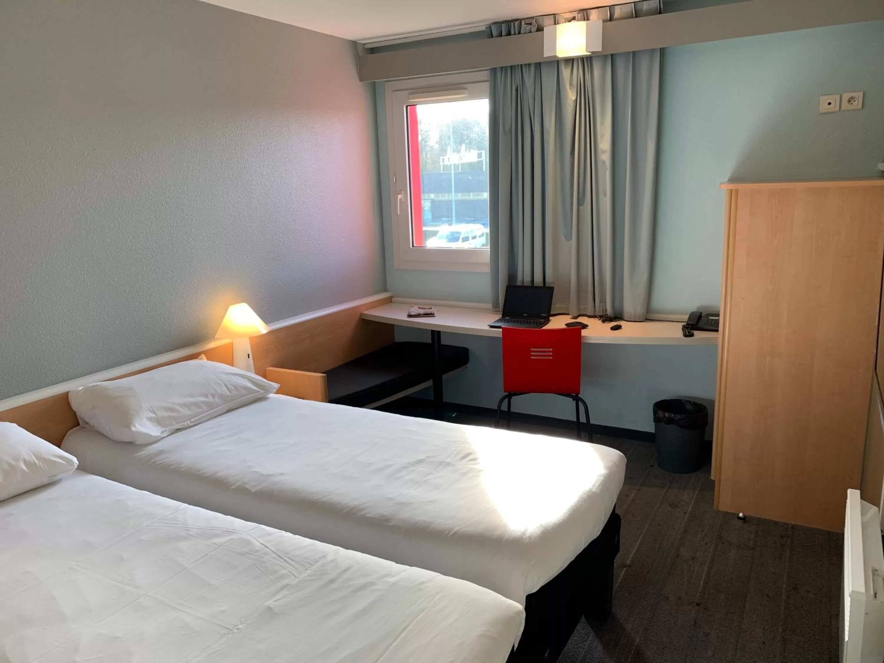 Bedroom, Bed in Ibis Auray