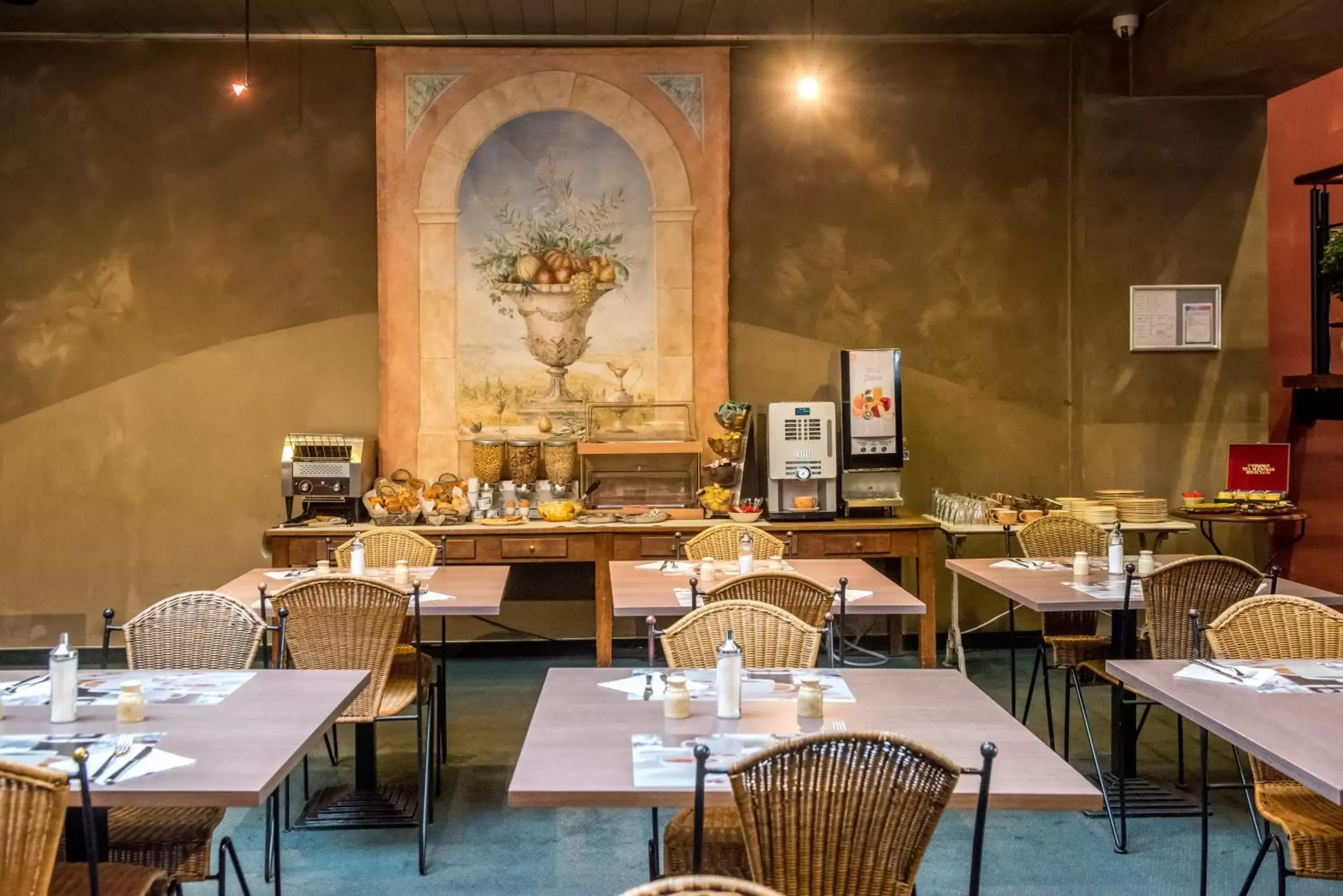 Buffet breakfast in Arass Hôtel & Business Flats Buffet breakfast in Arass Hôtel & Business Flats