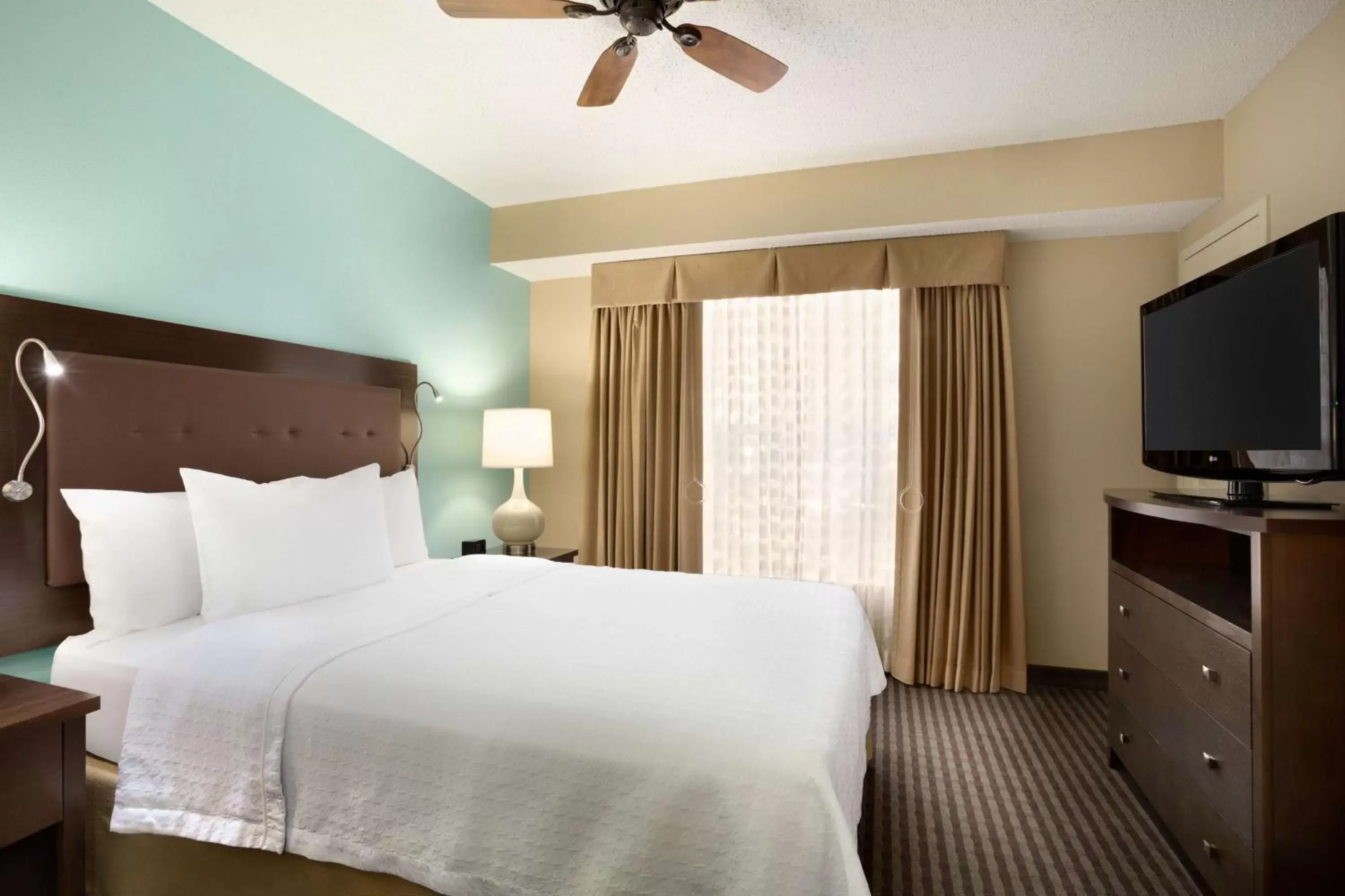 Bed in Homewood Suites by Hilton Houston-Willowbrook Mall