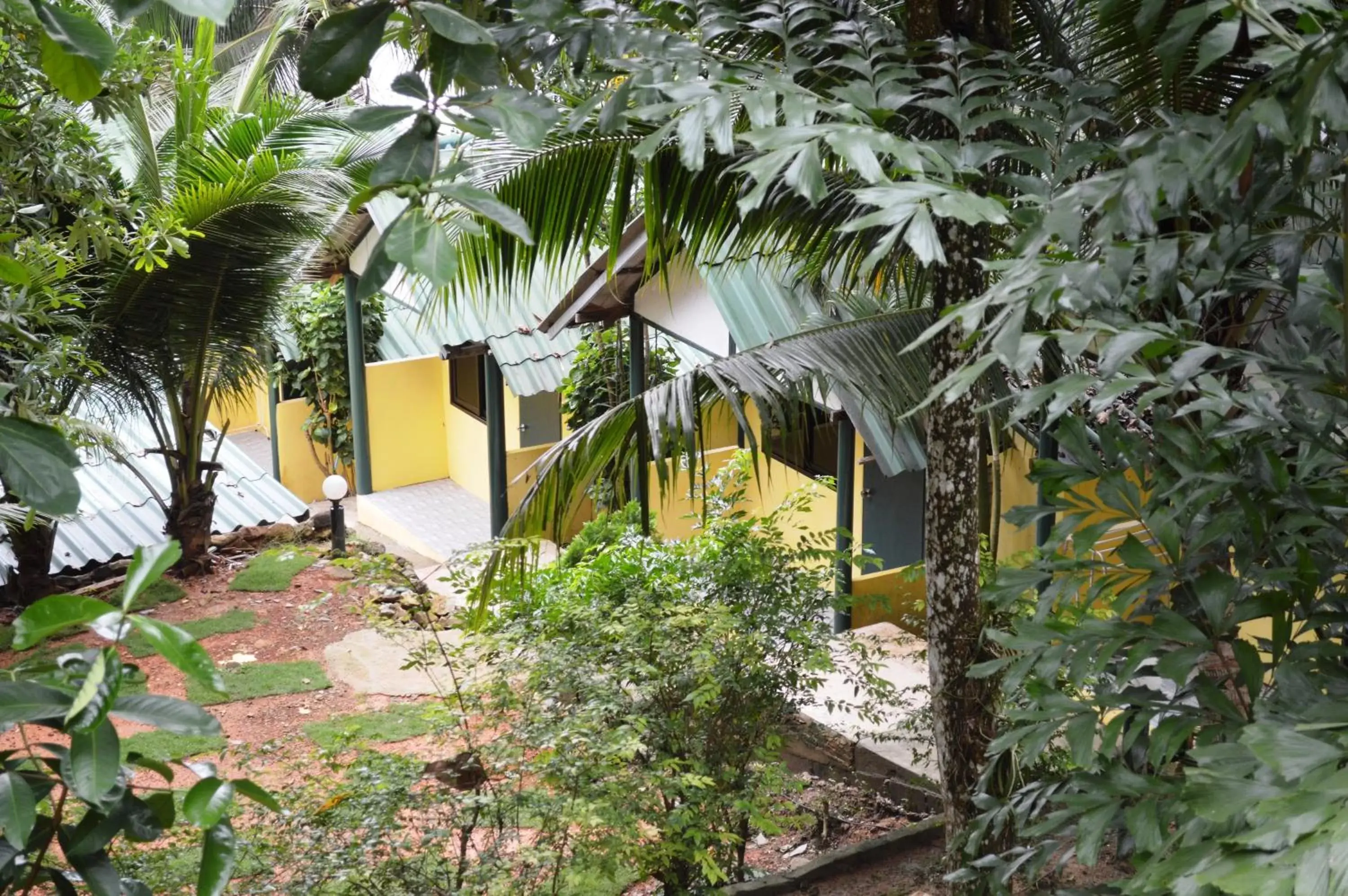 Photo of the whole room, Property Building in Island Lodge