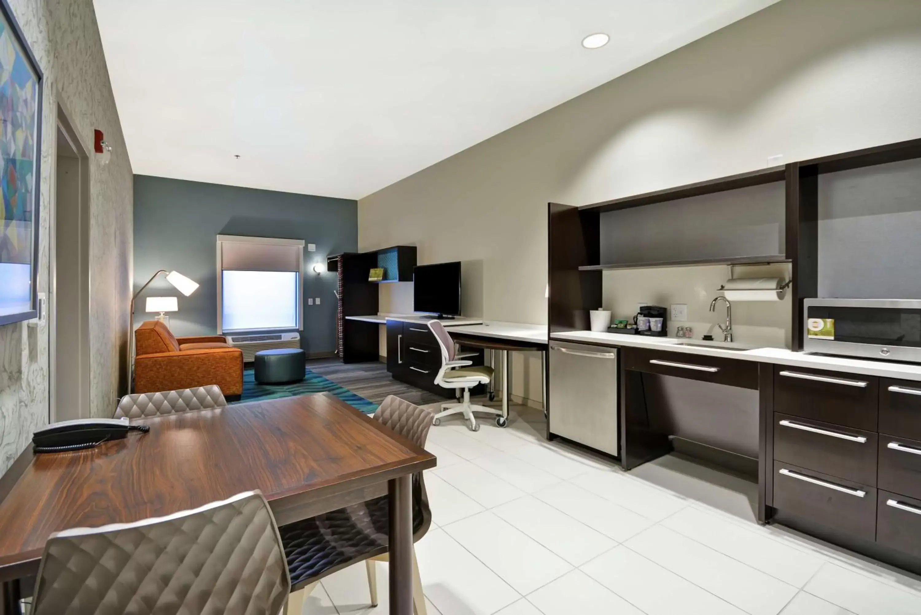 Bedroom, Kitchen/Kitchenette in Home2 Suites By Hilton Carbondale