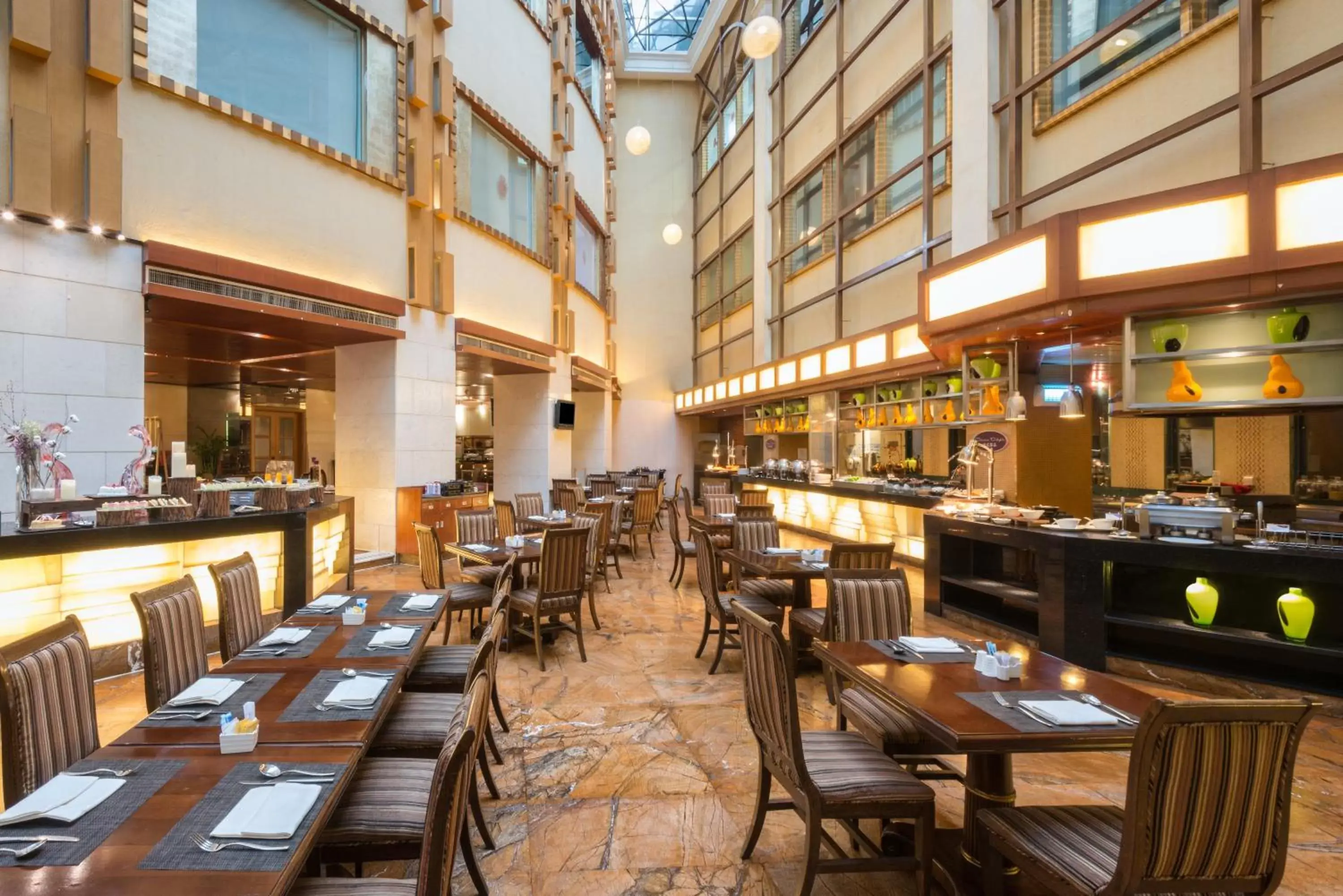 Restaurant/Places to Eat in Crowne Plaza Qingdao, an IHG Hotel