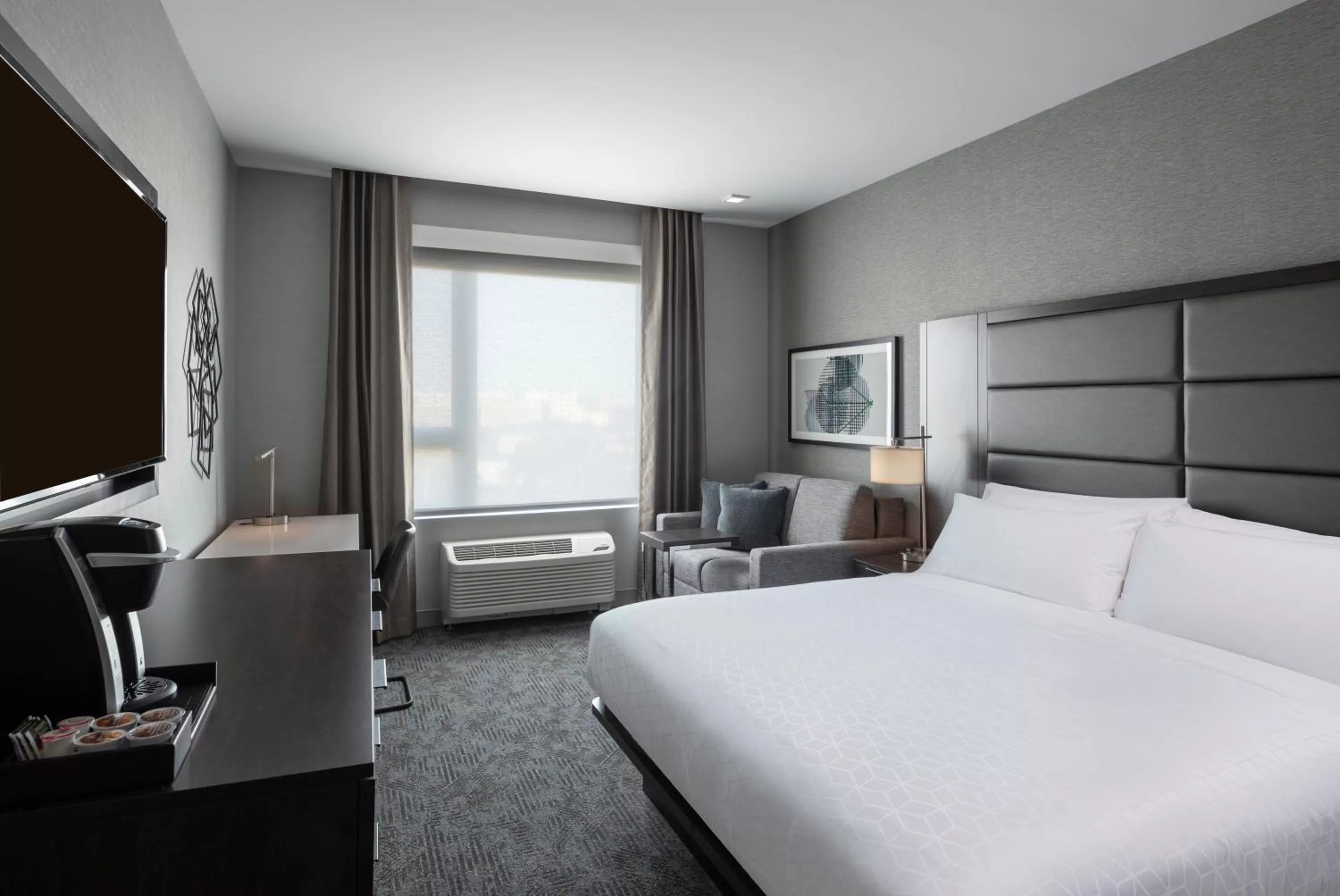 Photo of the whole room, Bed in Holiday Inn Express - Boston Logan Airport - Revere by IHG