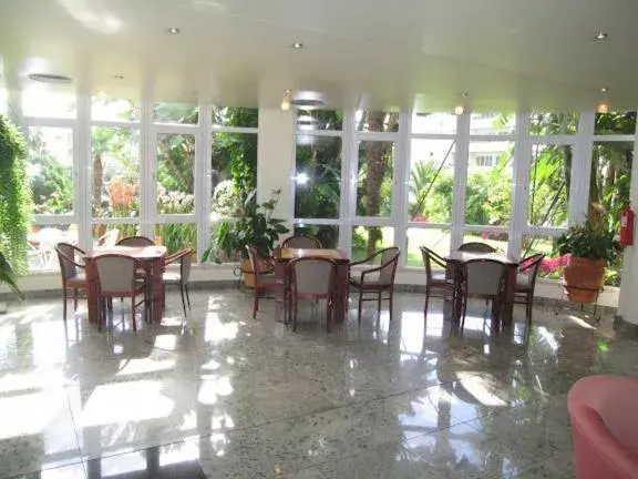 Lounge or bar in Suite Hotel Jardins Da Ajuda Lounge or bar in Suite Hotel Jardins Da Ajuda