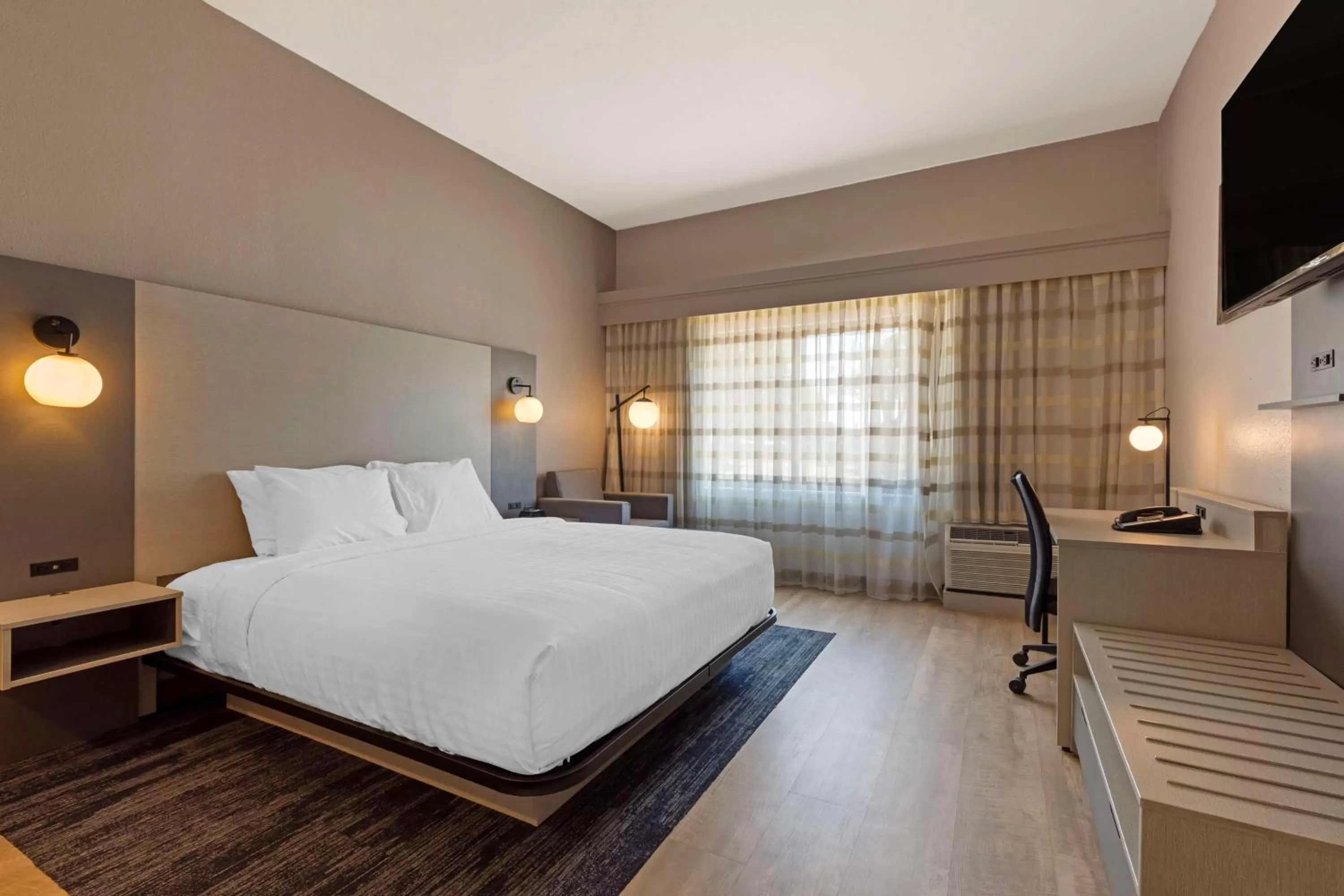 Bedroom, Bed in Best Western Plus Fort Worth North