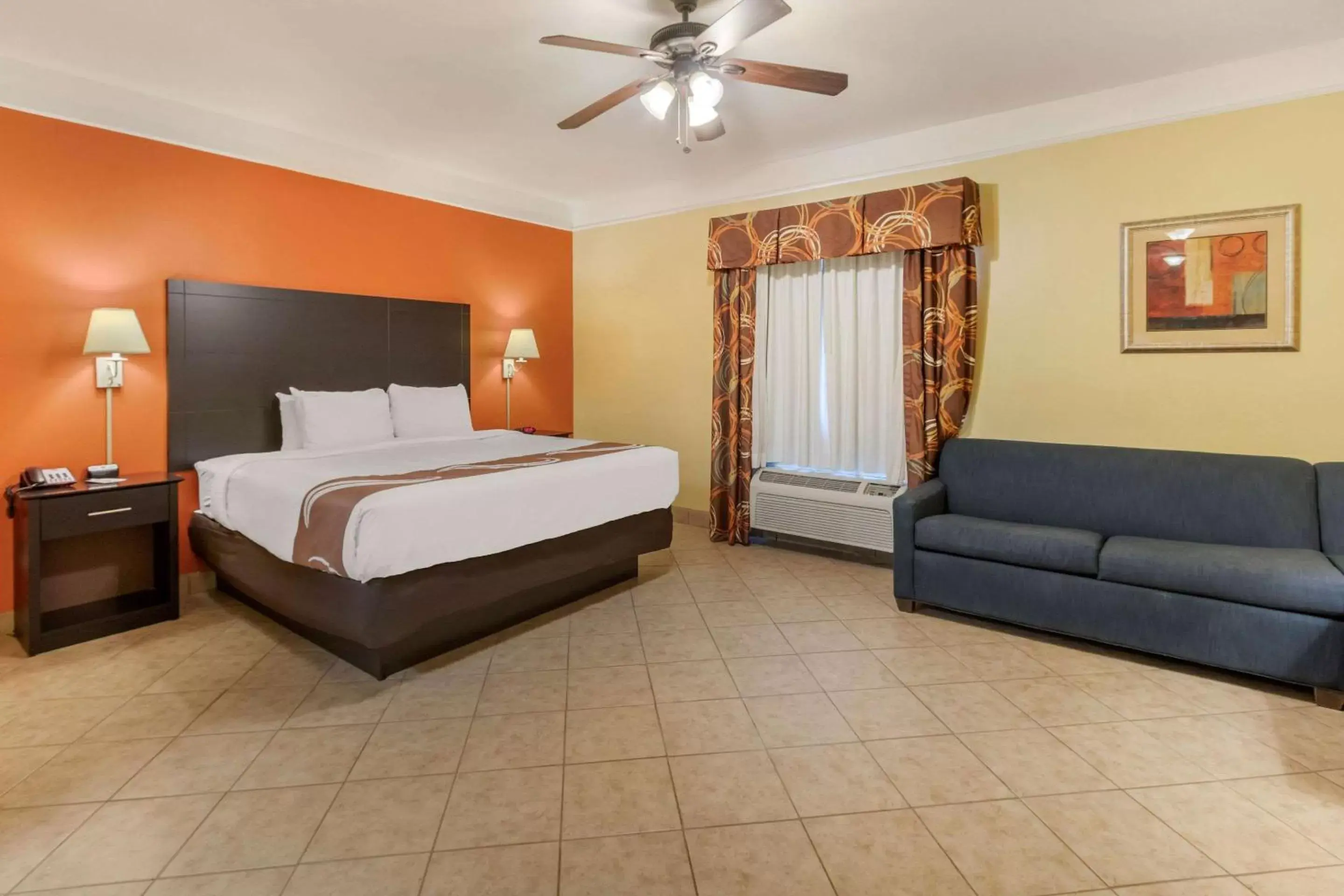 Photo of the whole room, Bed in Quality Inn & Suites at The Outlets Mercedes/Weslaco