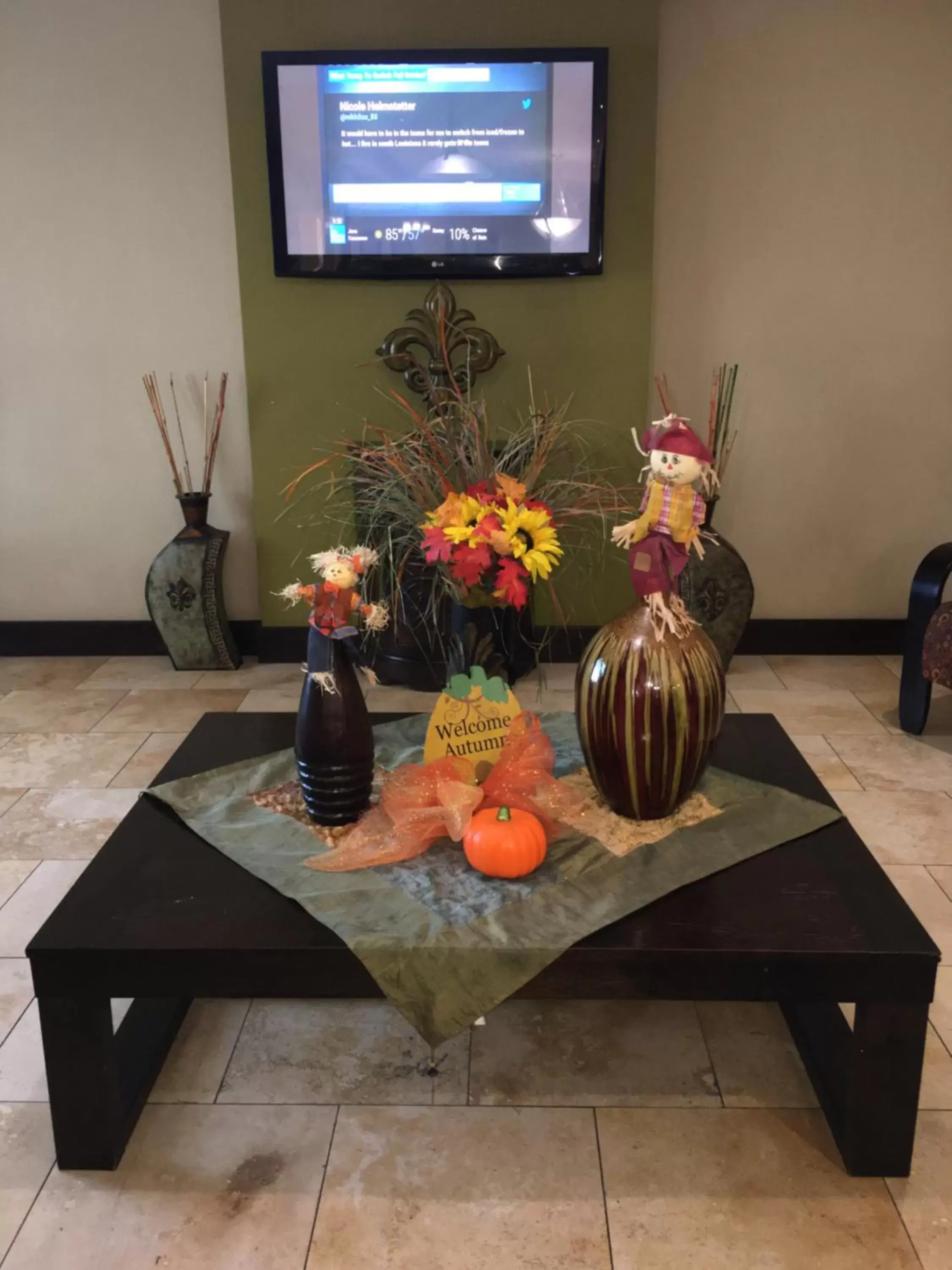 Communal lounge/ TV room, TV/Entertainment Center in Rodeway Inn Winnfield