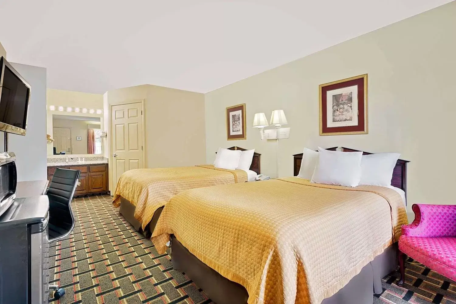 Double Room with Two Double Beds - Smoking in Days Inn by Wyndham Spartanburg