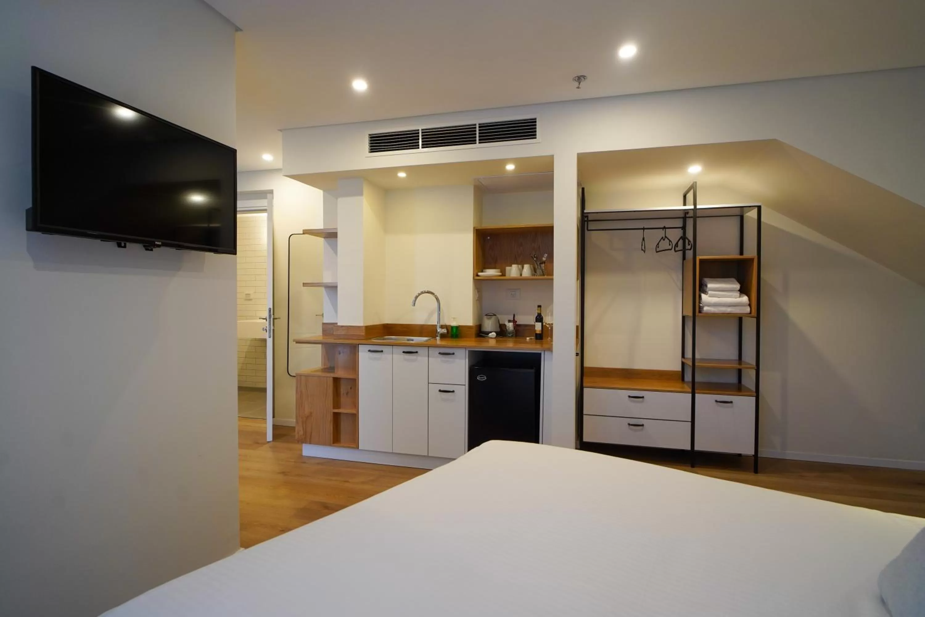 Kitchen or kitchenette, Kitchen/Kitchenette in Urbanic Hotel