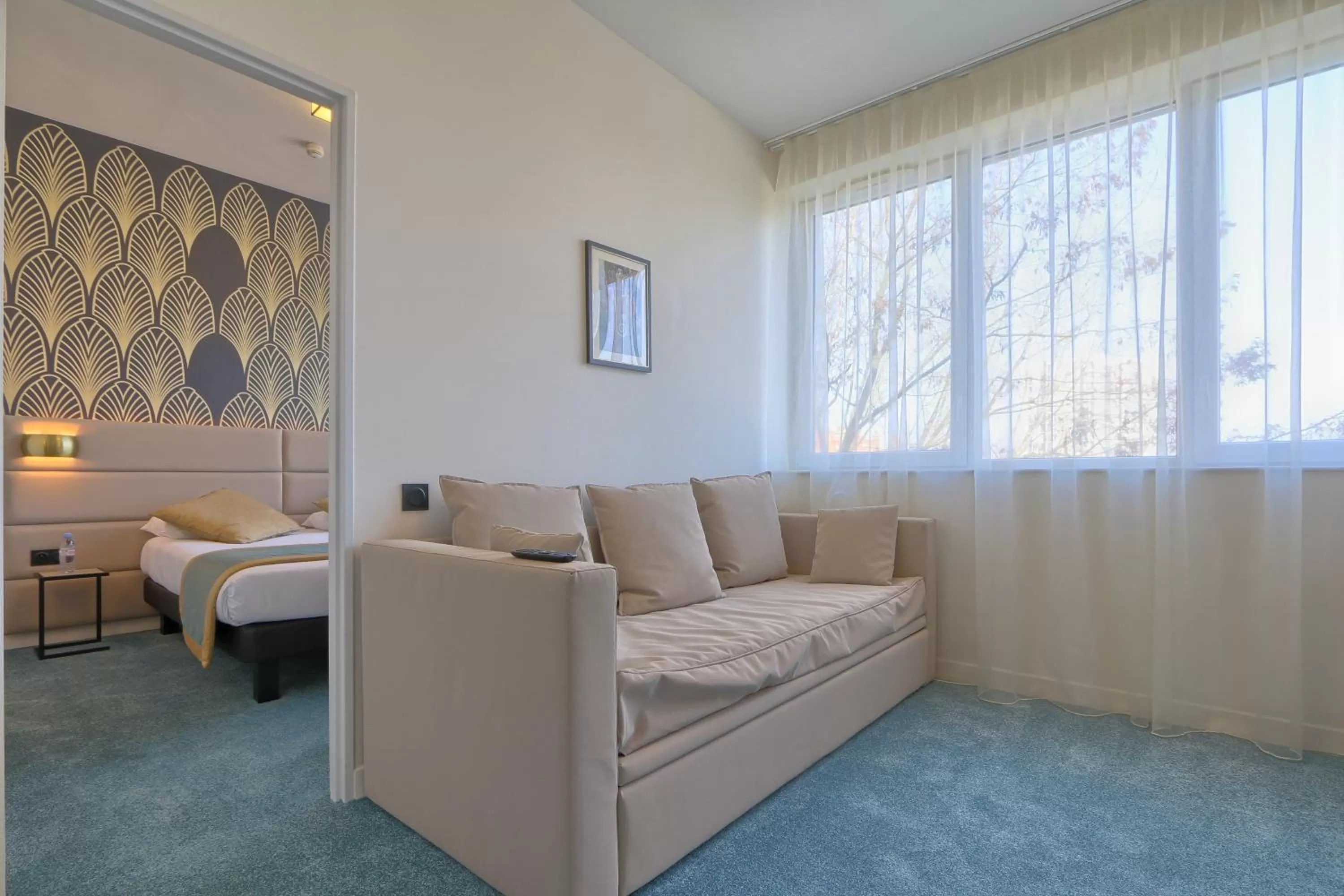 Bed in Best Western Hôtel Journel Paris Sud