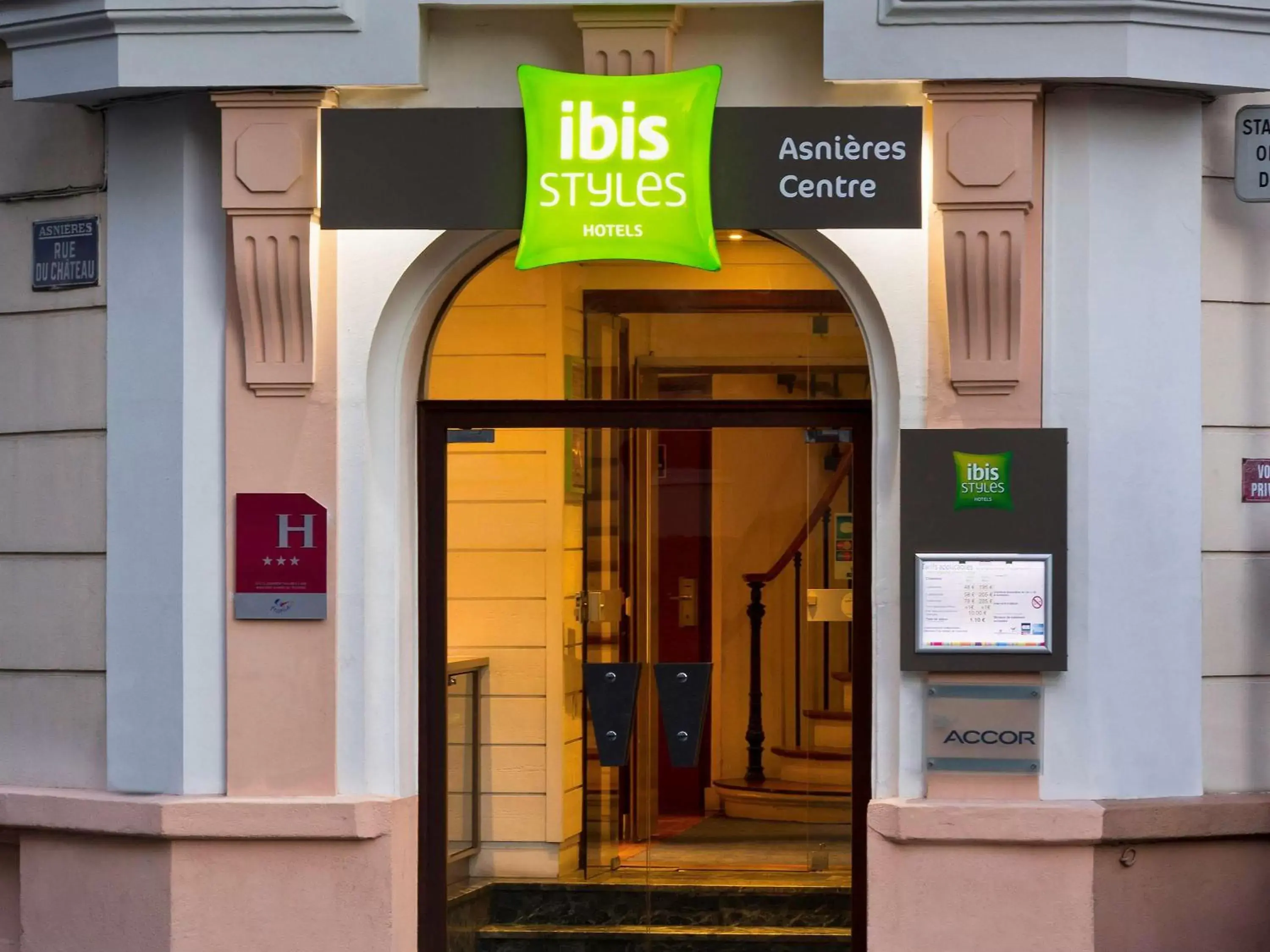 Property building in ibis Styles Asnieres Centre